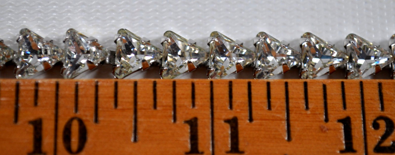 Vtg Silver Tone Choker Necklace Clear Triangle Shaped Rhinestone Beautiful 16″
