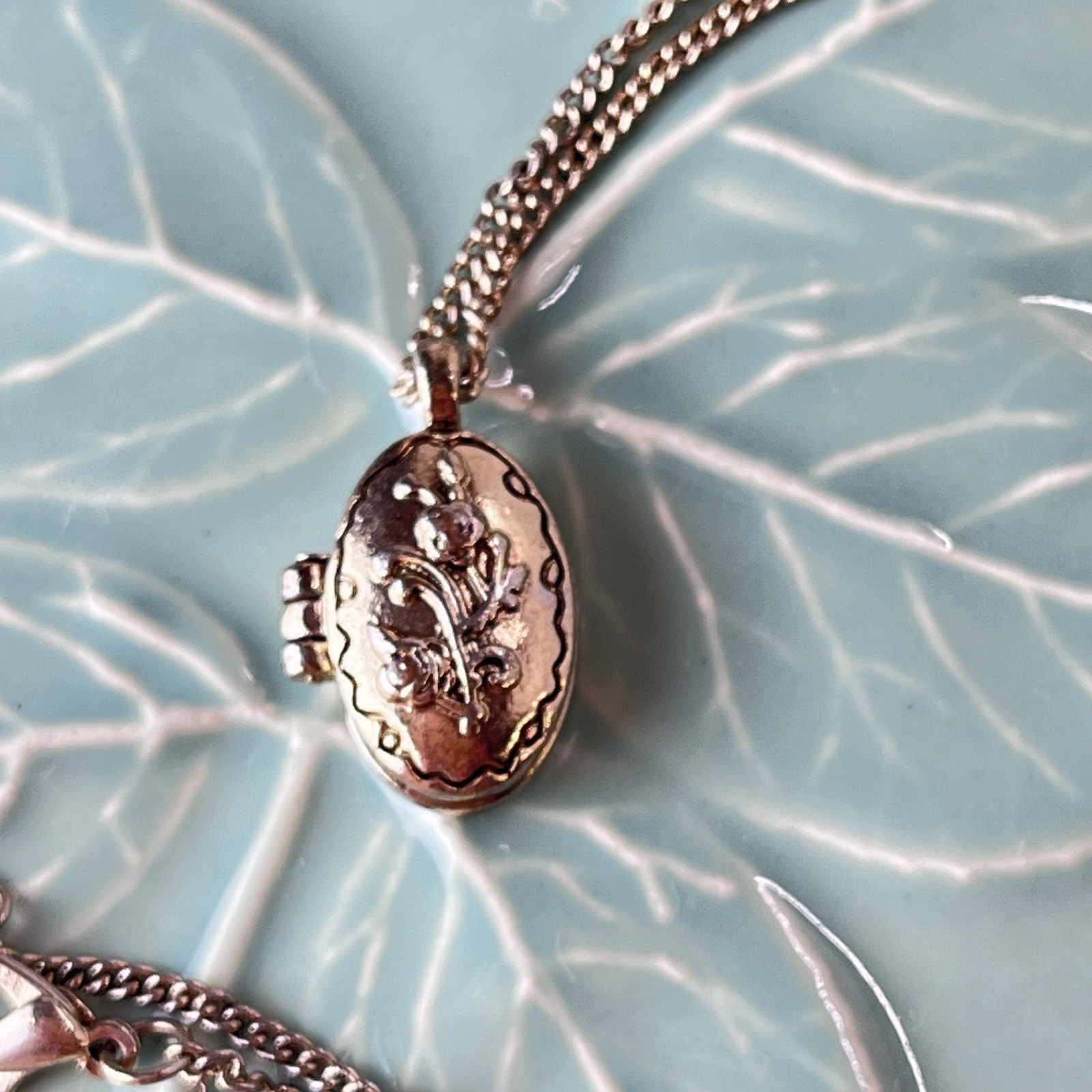 Vintage Embossed Gold Tone Locket Necklace -18” – Magnetic Closure – 3/4”x1/2”