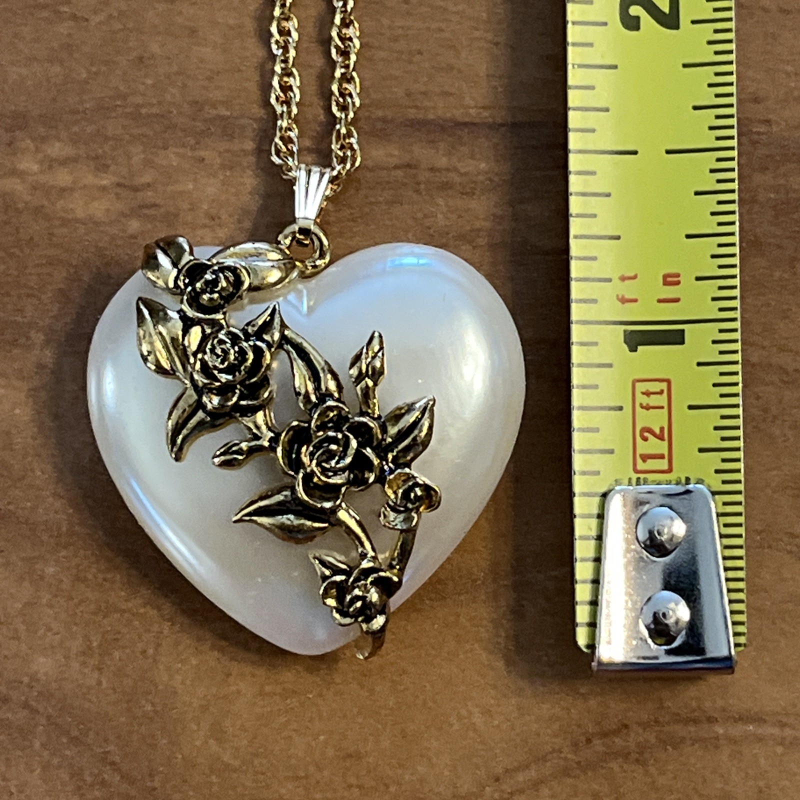VTG Avon Lustrous Heart Pearlized Lucite Puff Floral Pendant 90s Cottagecore