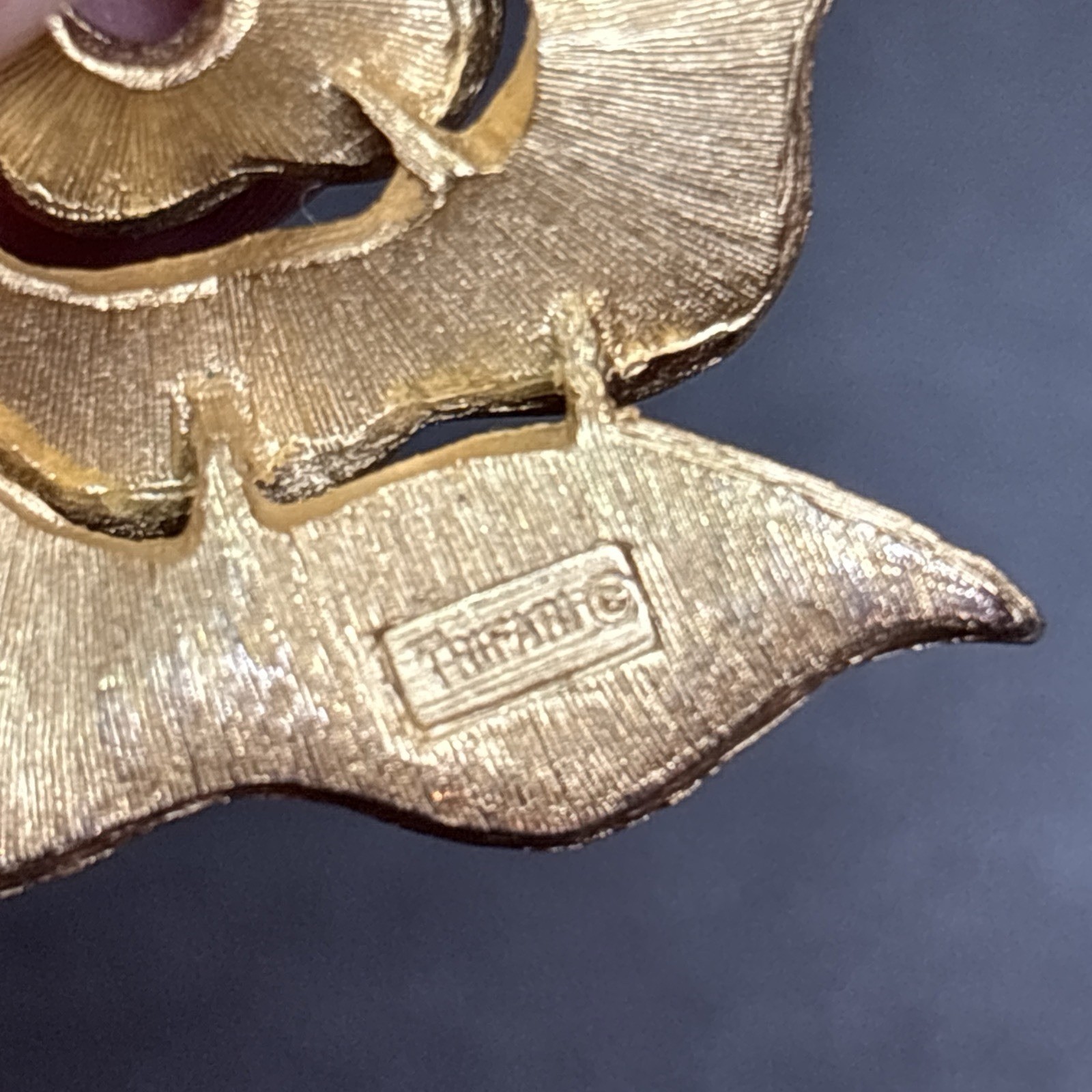 Vintage Crown Trifari Ribbon Rose Brushed Gold Brooch 1.5” Classy Swirl
