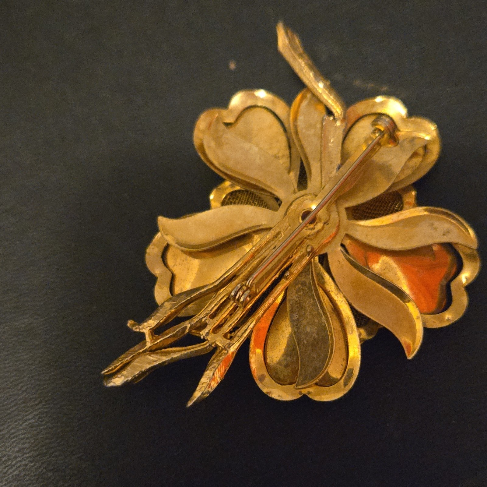 Vtg Gold Tone Flower Brooch Pin w/ Heart Petals, Pink Rhinestone Center