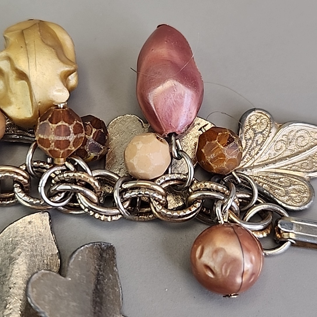 Vintage Charm Bracelet Fall Autumn Brown Bead Gold Tone Leaf Dangles 6.25″