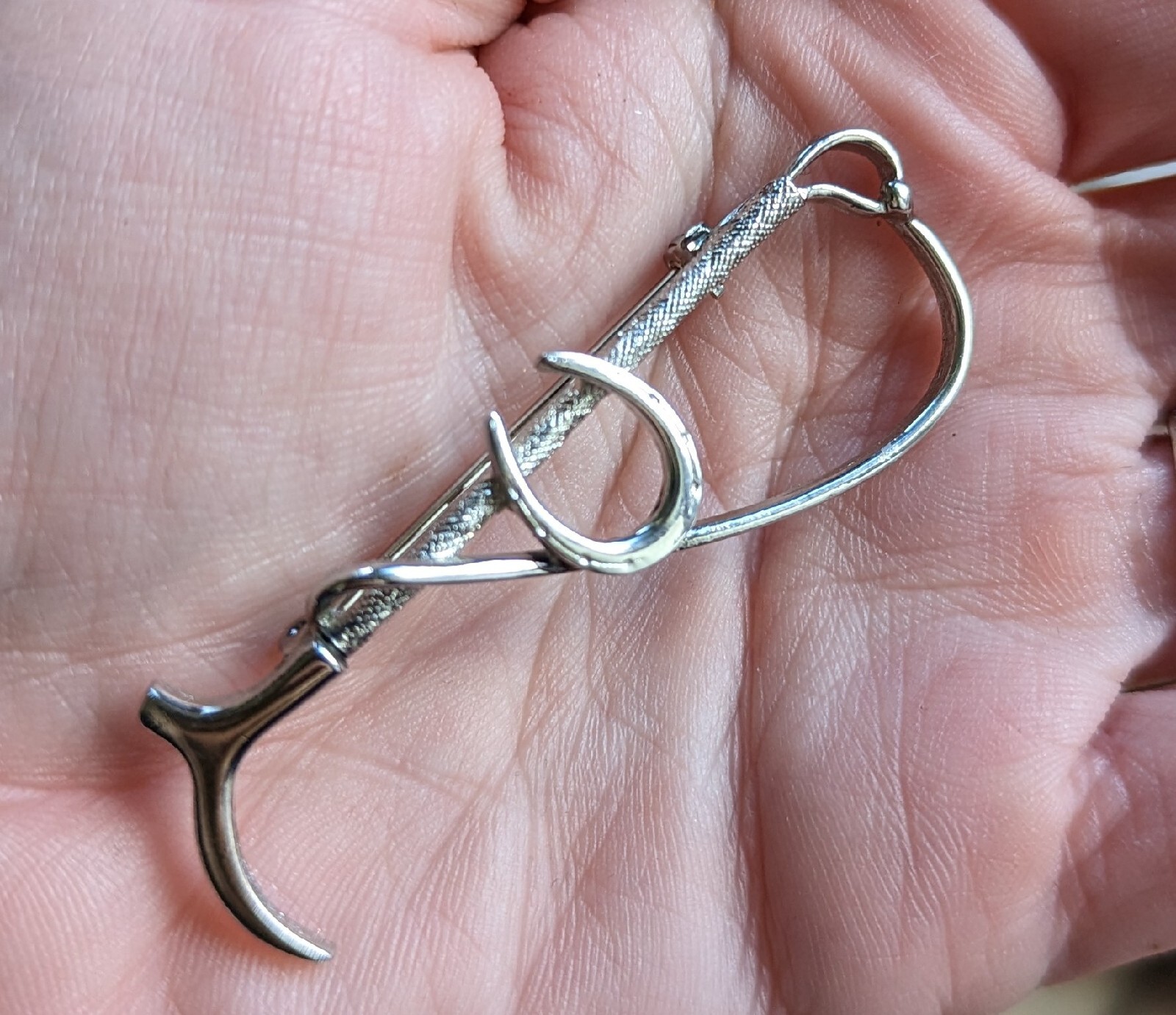 Silver Tone Equestrian Horse Shoe Pin BROOCH Riding Crop Brom P.D. Saddlery MI