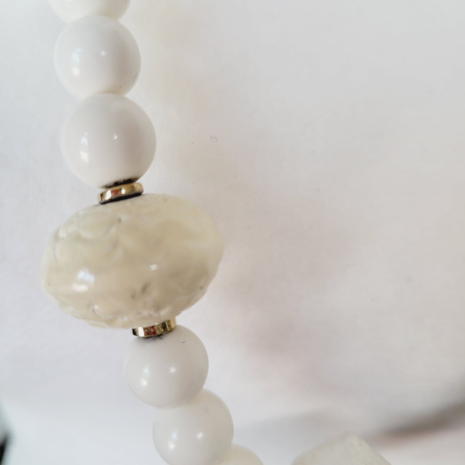Vintage Retro White Acrylic Beaded Necklace Chunky Business Casual Everyday Wear