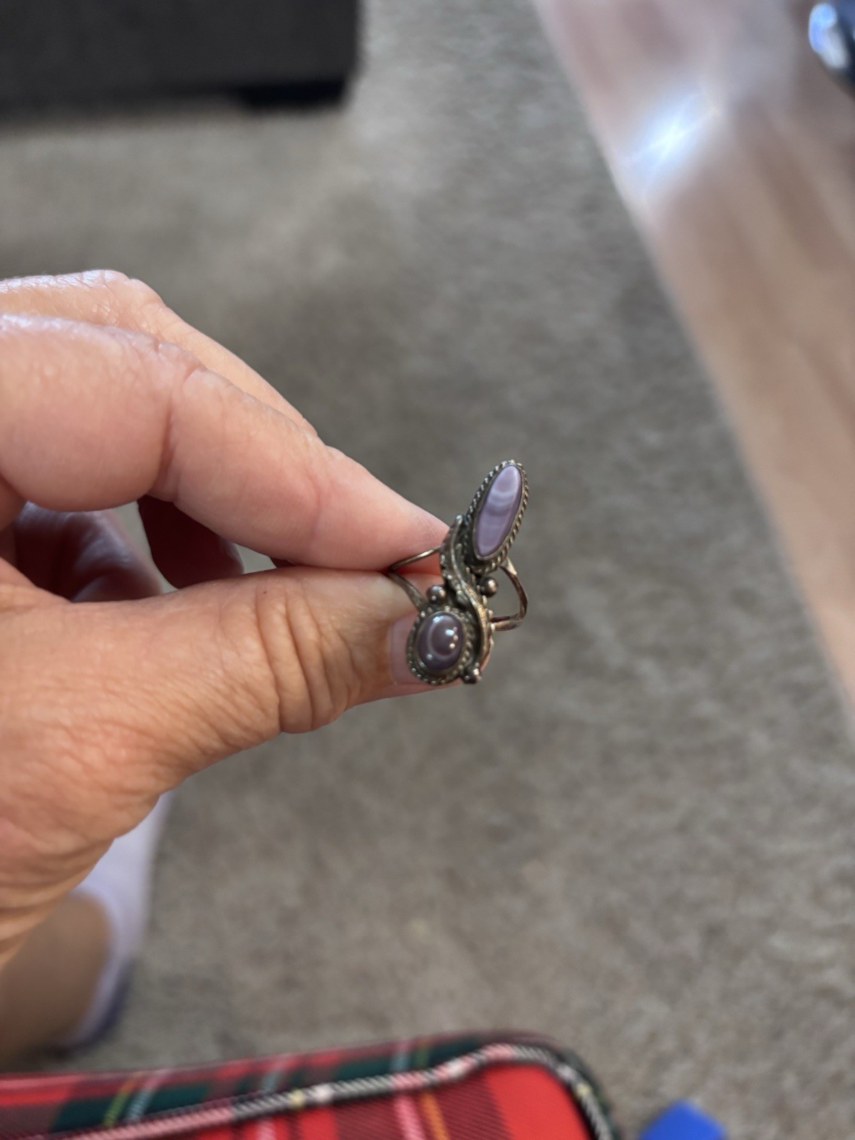 Gorgeous Vintage Antique women’s ring with purple stones
