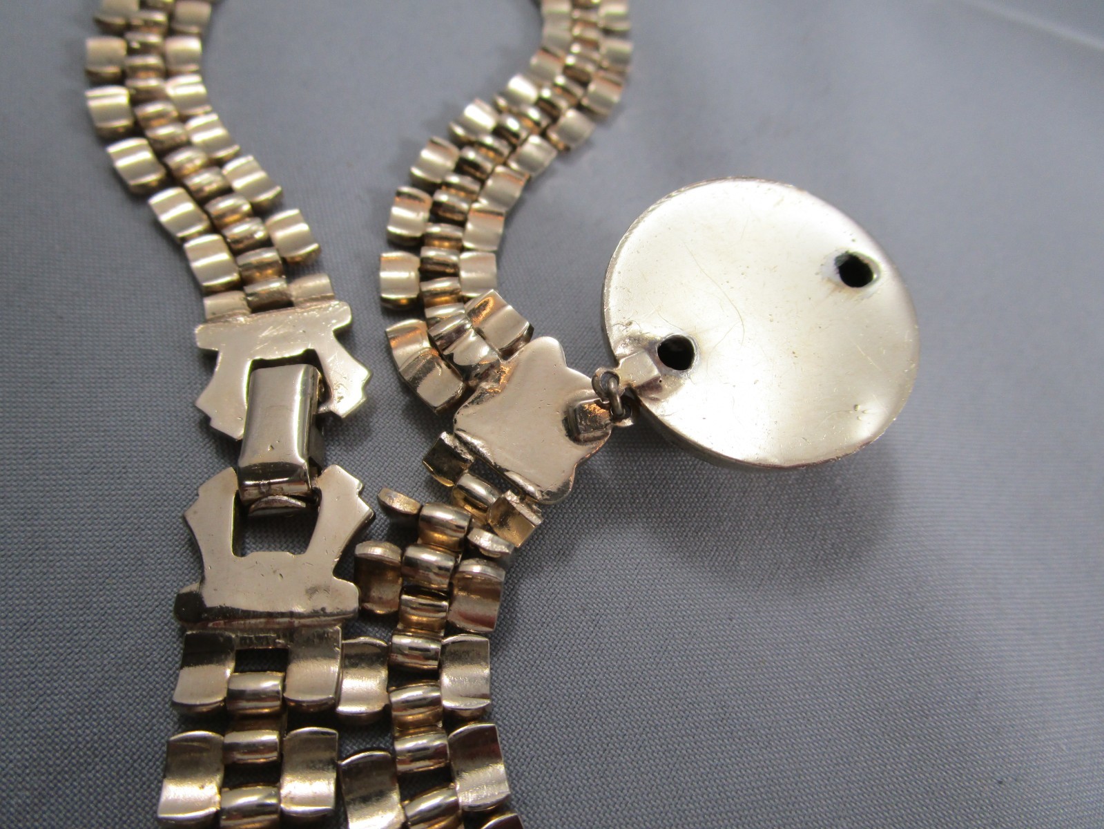 Vintage Gold Tone Basketweave Chain Dangling Round Crystal Pendant Necklace 781