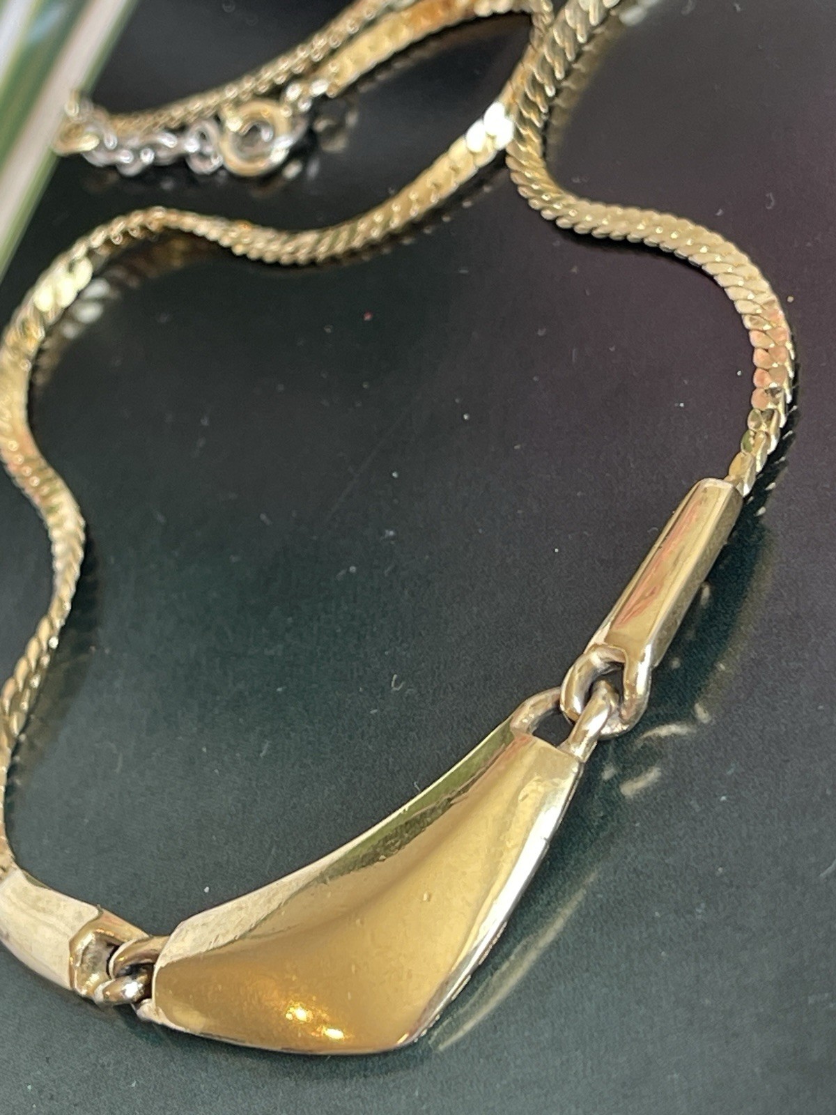 Vintage Trifari gold tone modernist herringbone necklace statement signed