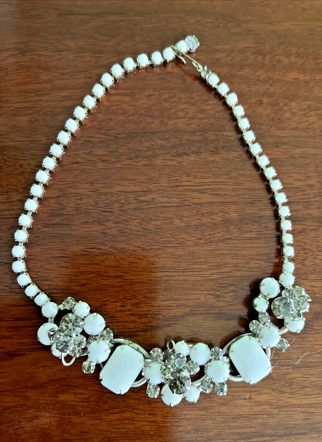 VTG. JULIANA DELIZZA & ELSTER MILK GLASS and GRAY RHINESTONE CHOKER NECKLACE 16″
