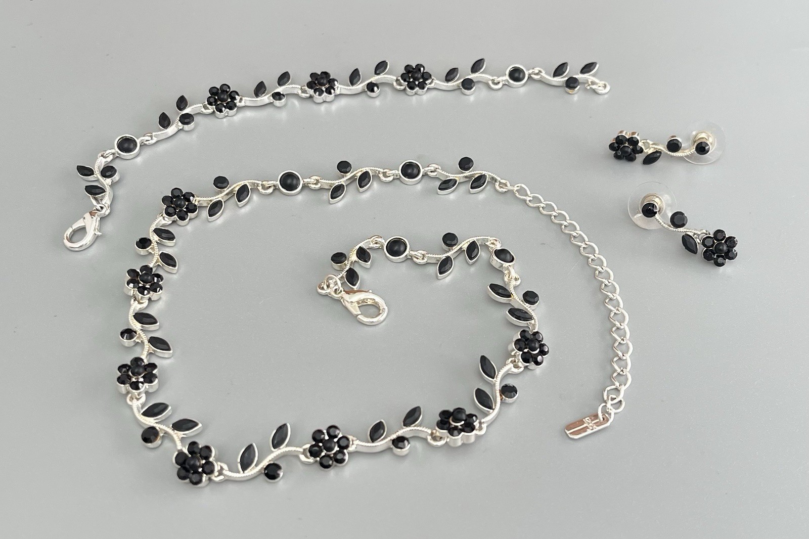 VTG Silver Tone Black Rhinestone Floral Vine Necklace-Bracelet-Earring Set