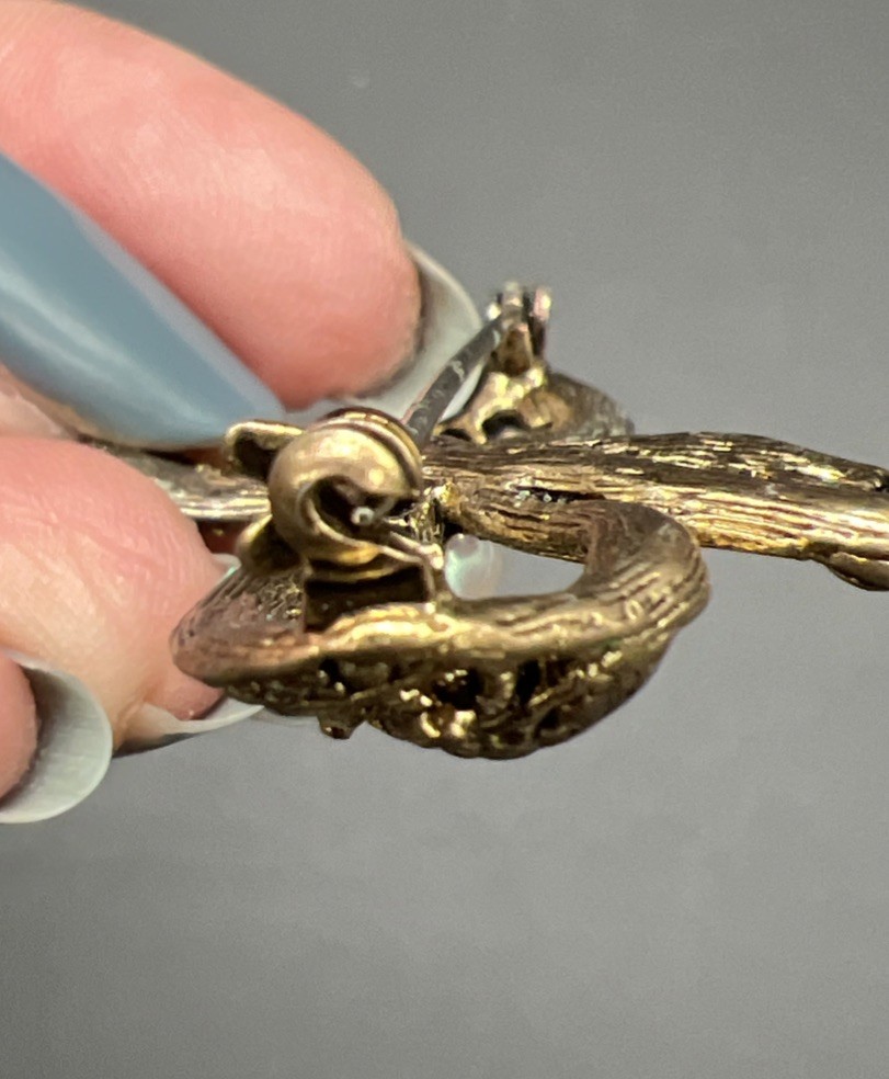 Vintage Gold Tone Filigree Bow Brooch Pin￼ Faux Pearl Center Ribbon Pin Jewelry