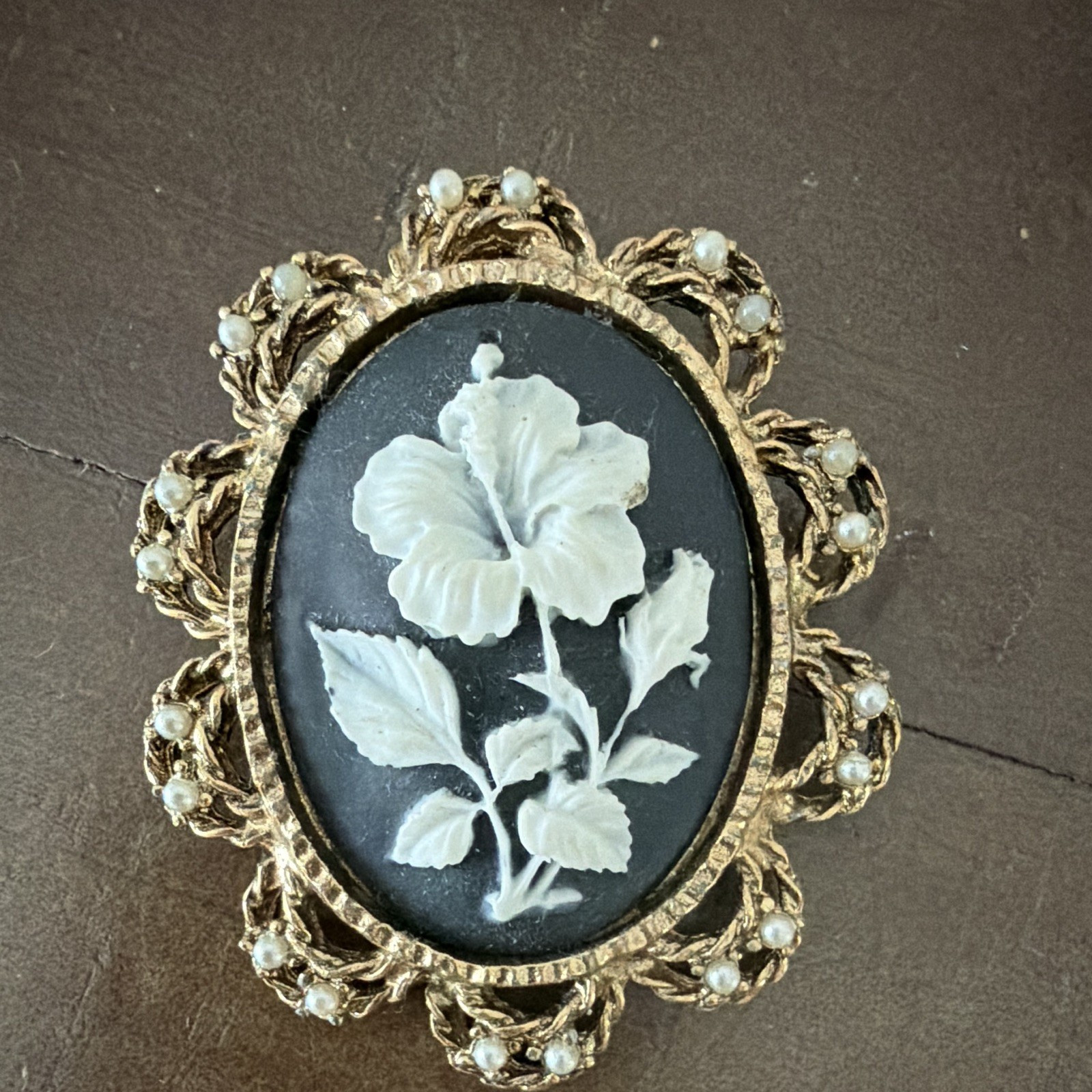 Floral Cameo Brooch Gold Tone Filigree Pearls Oval Flowers & Plants