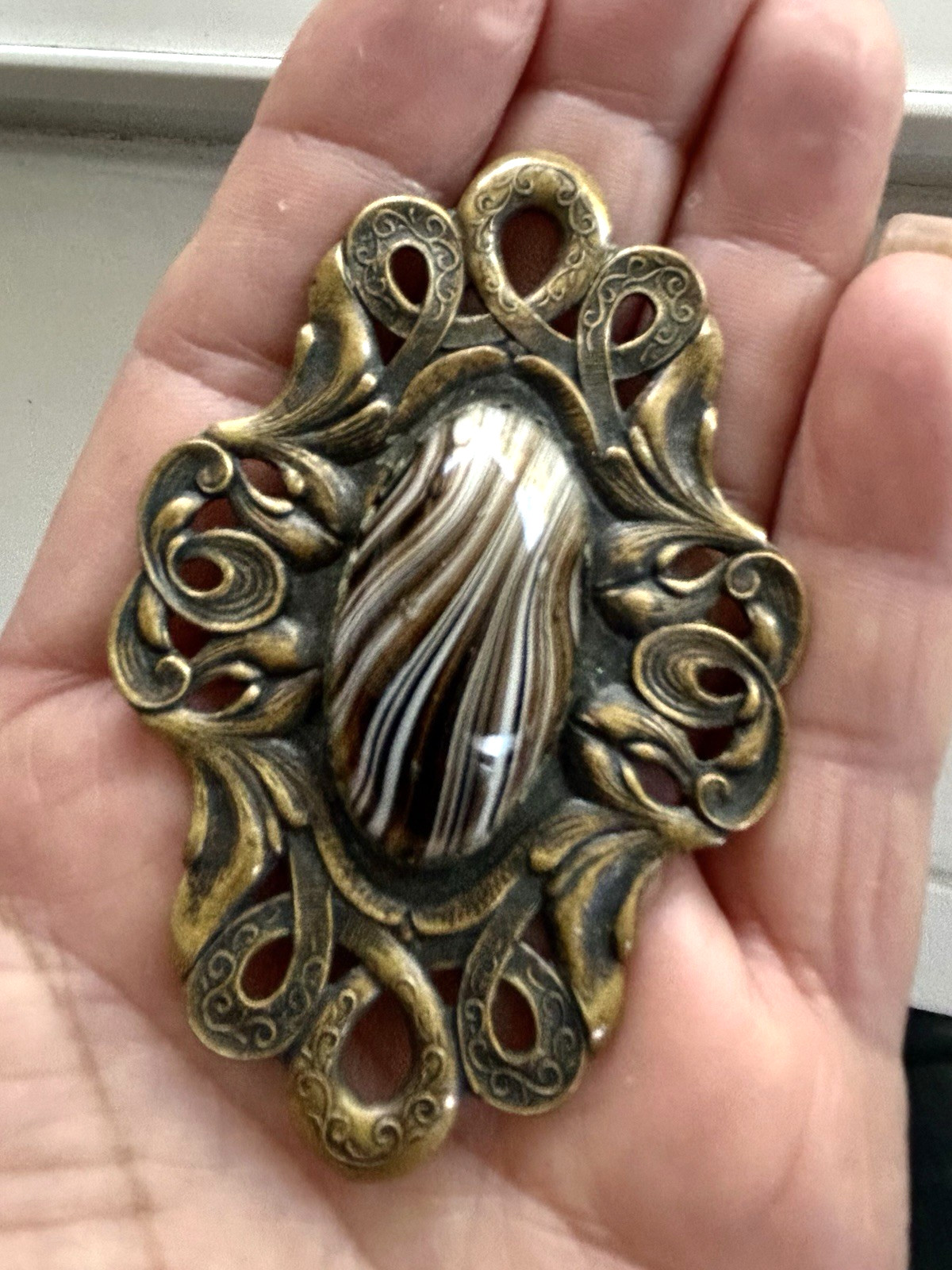 VINTAGE LARGE DECO / NOUVEAU BROWN AGATE GLASS CABOCHON SCROLL PIN