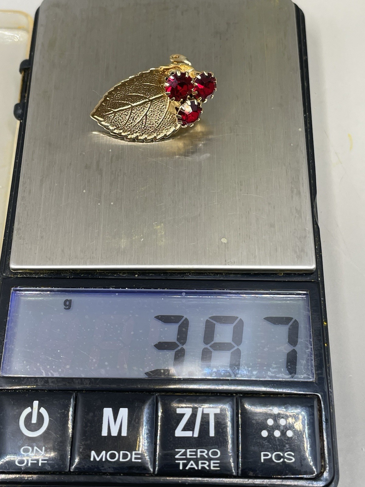 VTG Judy Lee? Dark Red Rhinestones GoldTone Leaf Clip On Earrings And Brooch Set