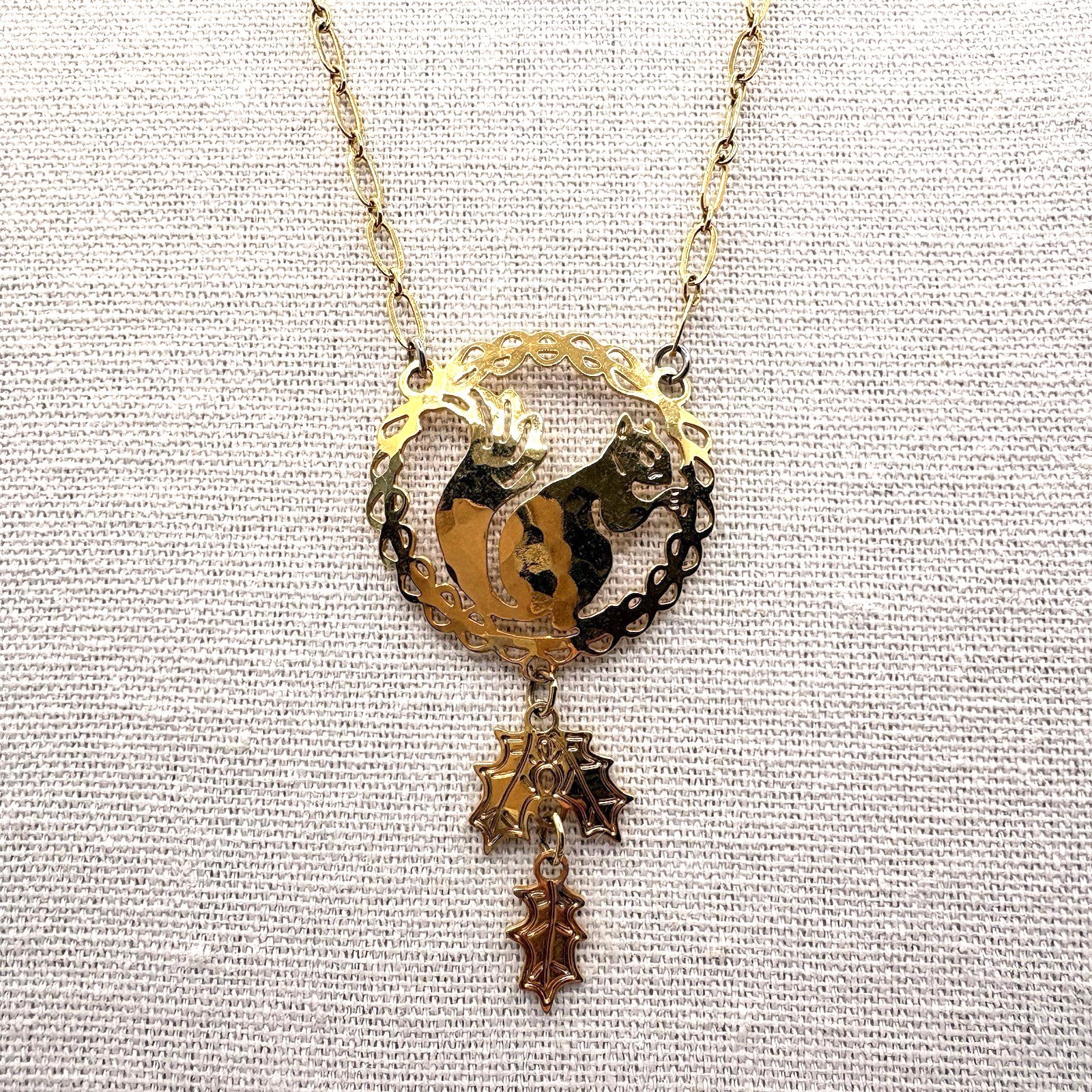 Vintage Gold Tone Squirrel Pendant Necklace Holly Leaf Accents 19.5″ Lightweight