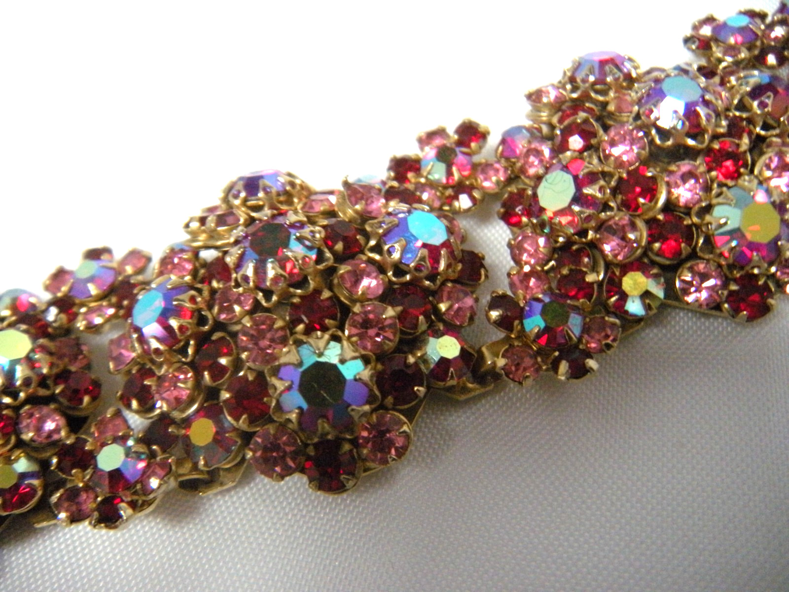 Vintage Red iridescent rhinestone gold tone bracelet Beautiful Statement