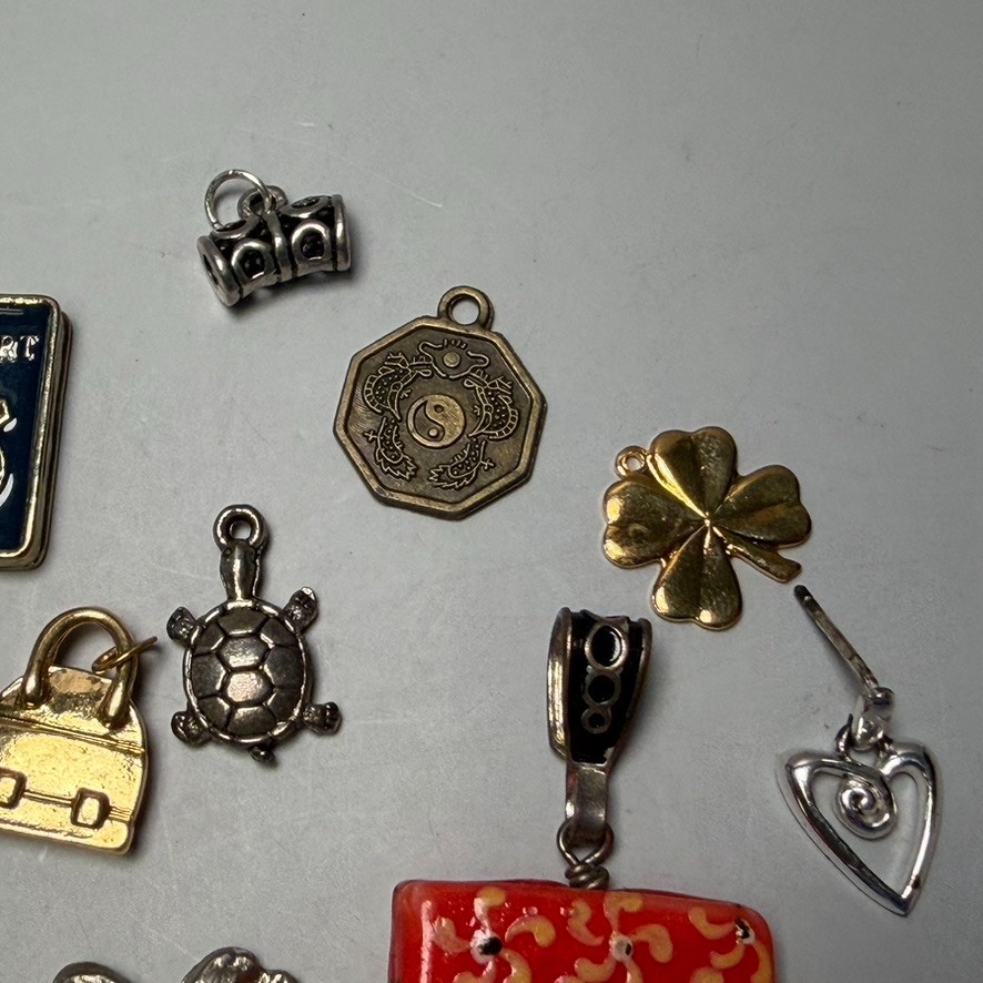 VINTAGE ESTATE JEWELRY LOT of 16 Pendants Charms Dangles