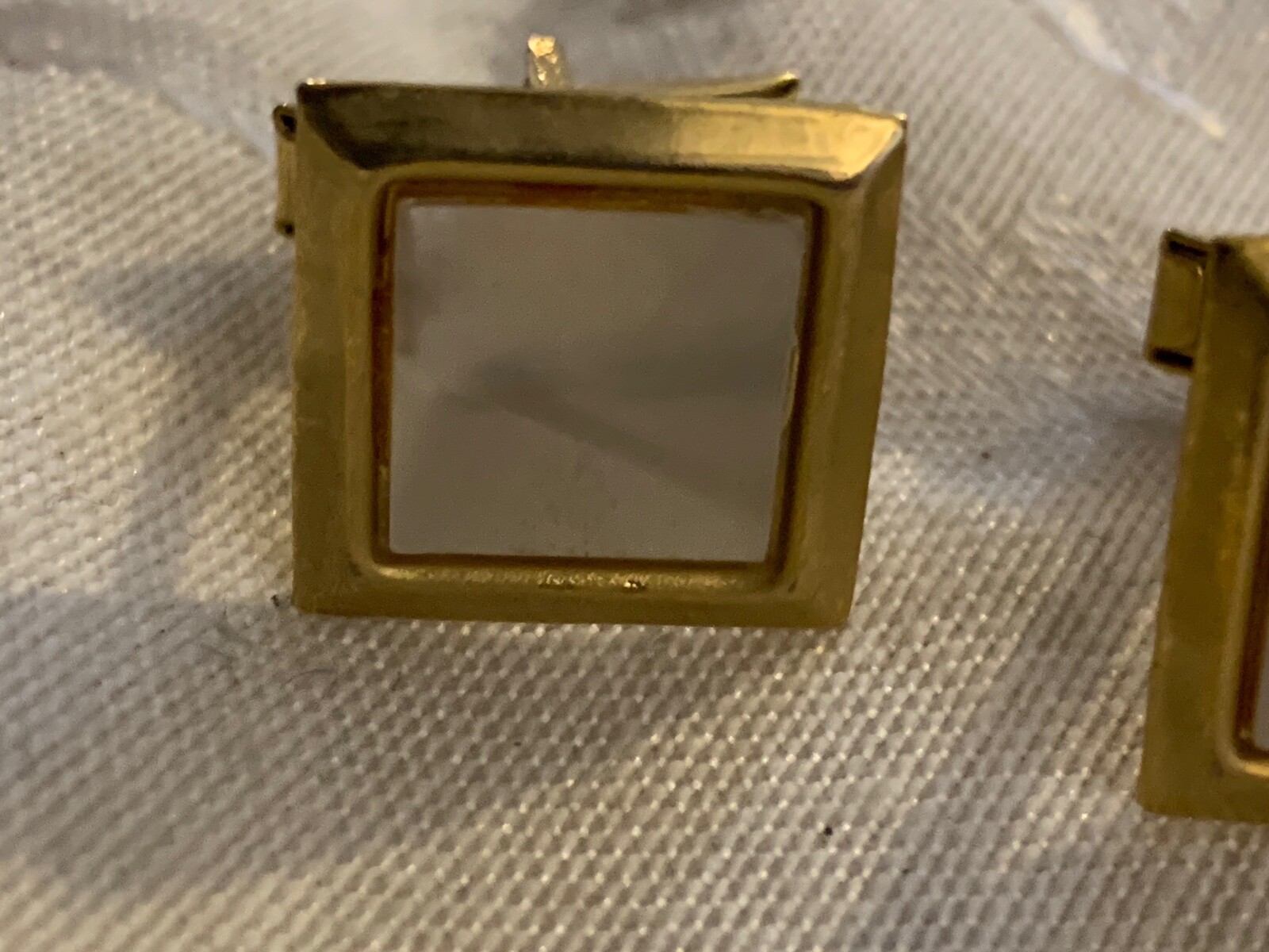 CUFF LINKS CLIP TIE CLIP GOLD COLOR W/ FAUX OPAL CENTERS GREAT VINTAGE SET