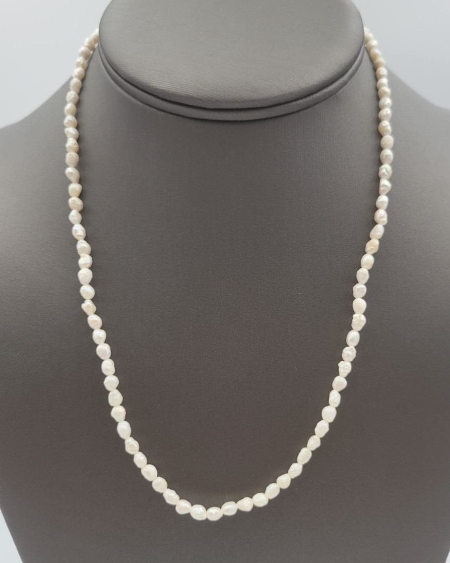 Vintage Fresh Water Pearl Bead Necklace 17″ Gold Tone Fish Hook Clasp