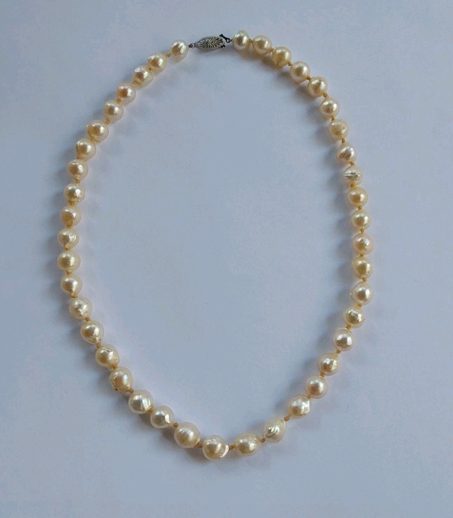 Vintage Baroque Champagne 16″ Ladies 8MM Pearl Necklace w/14KT Gold Clasp 31.6 G