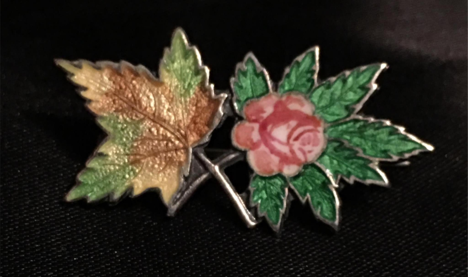 Fuchsia Red Bleeding Heart Flower Lucite Teardrops Brooch Pin 1980s