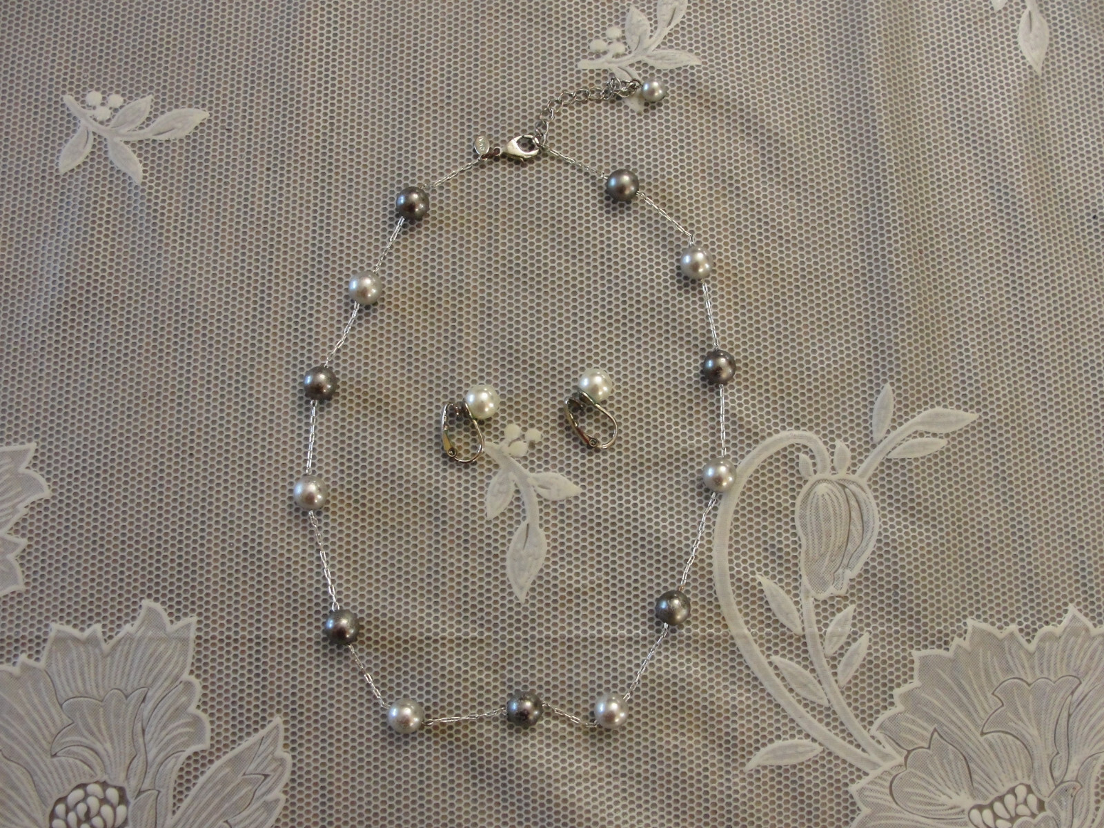 RMN Roman Gray Slver Faux Pearl Silver Chain Necklace with White Pearl Earrings