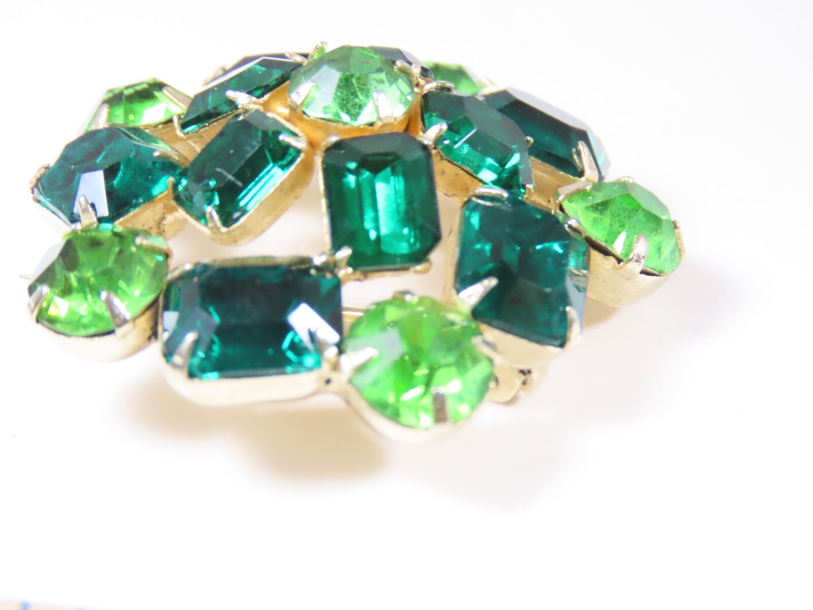 Rhinestone Brooch Vintage Light Dark Green Gold Tone Prong Stunning D1542