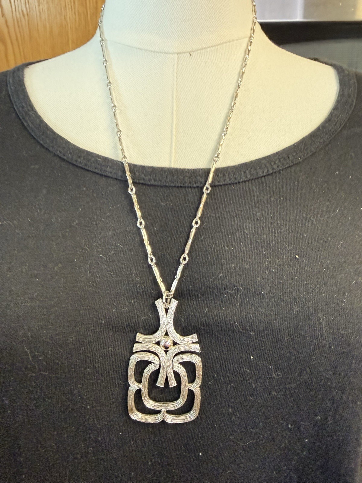 VINTAGE SIGNED AVON SILVERTONE ARTICULATED PENDANT BAR LINK CHAIN NECKLACE 24”