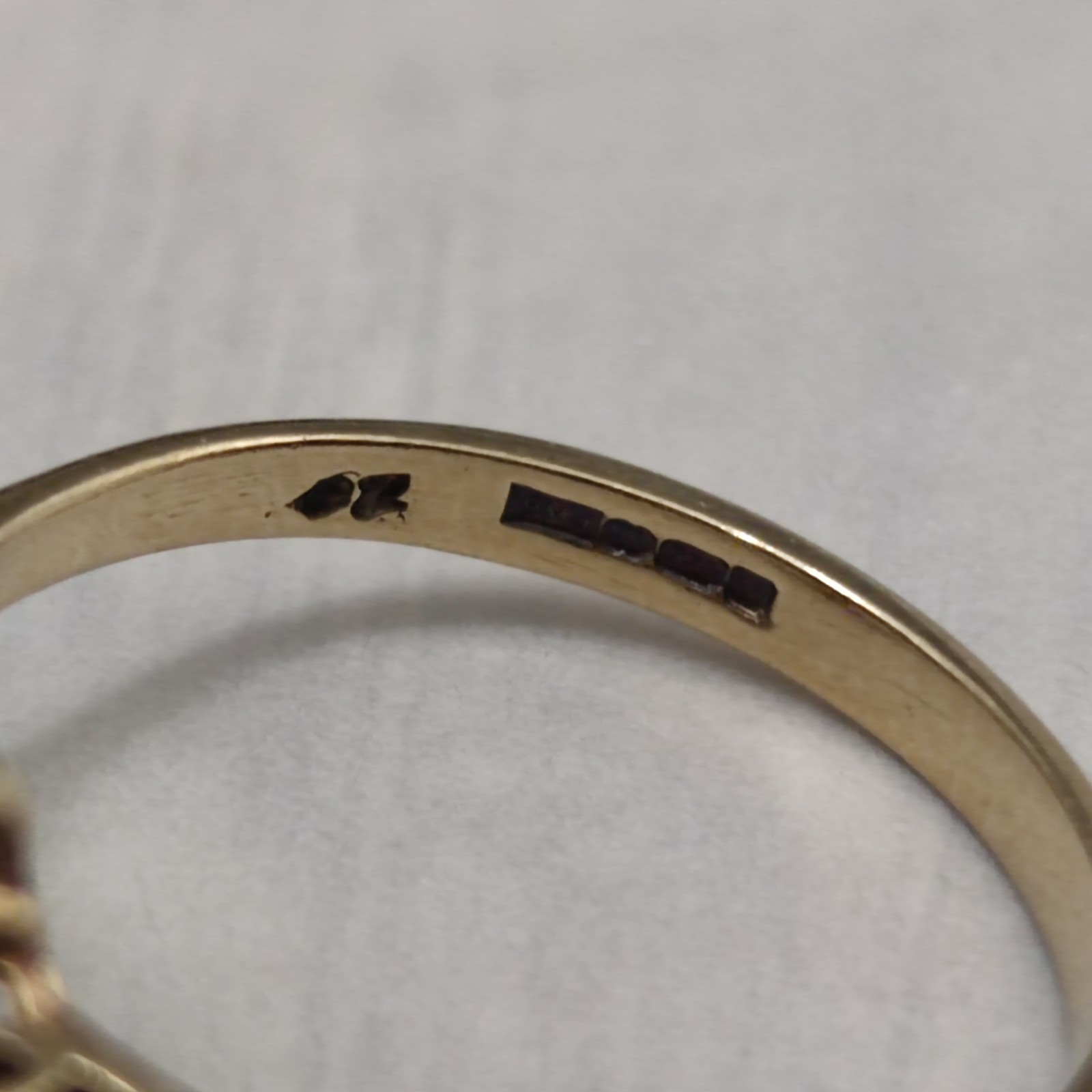 Vintage 9ct Gold Ring Sapphire Stones Solid Band Hallmarked Size P