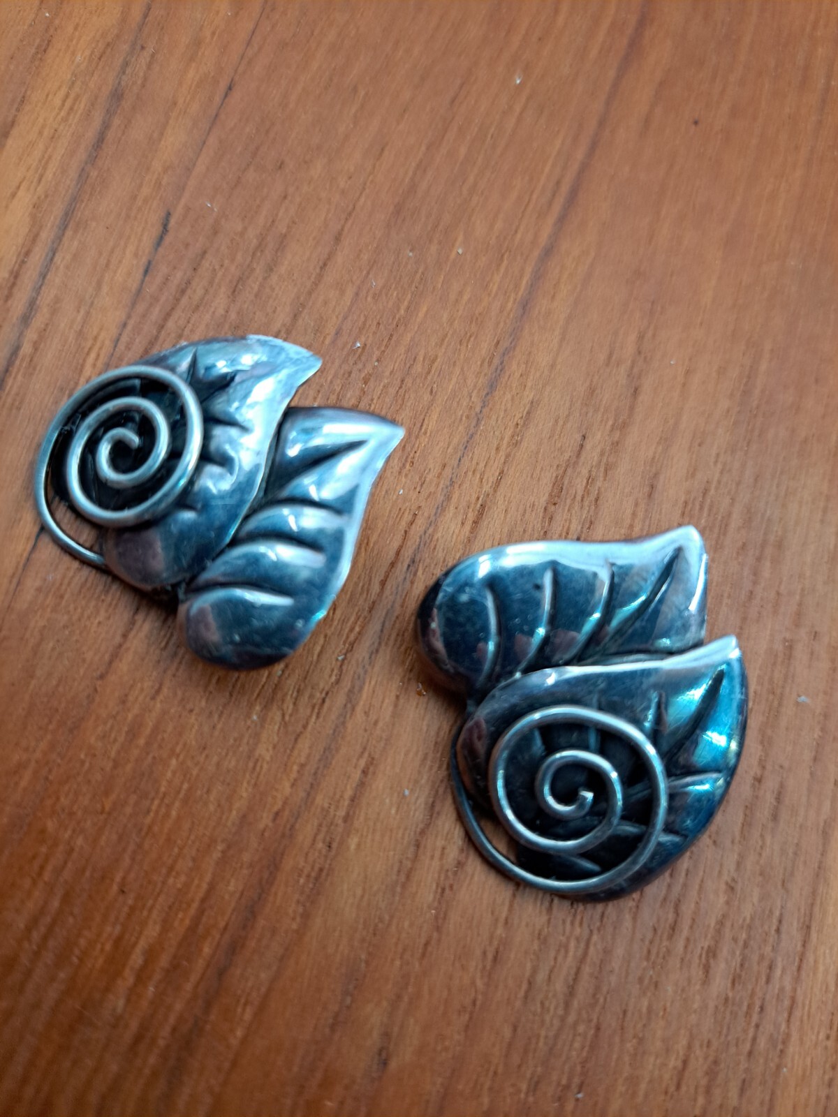 Beautiful Vtg rectangular Sterling Slver 925 spiral leave pierce earrings