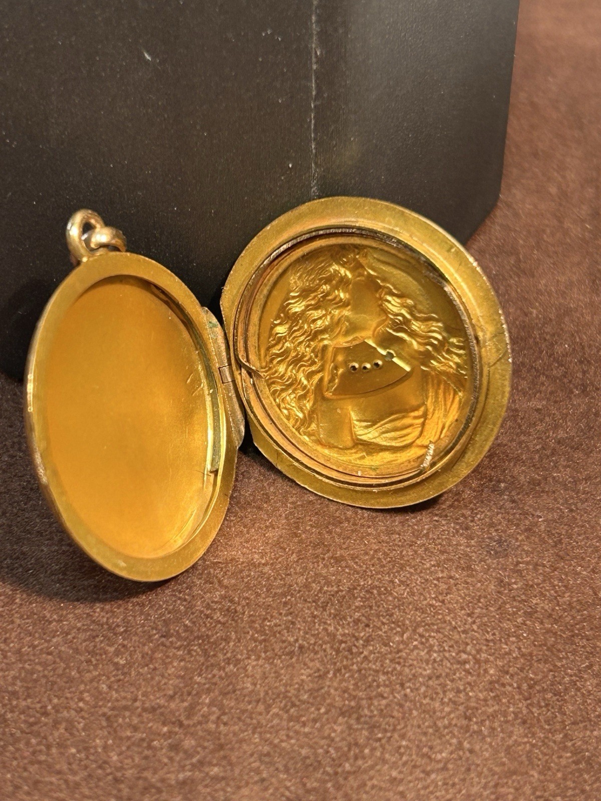 Vintage Art Nouveau Gold Filled Lady Portrait Round Locket Pendant