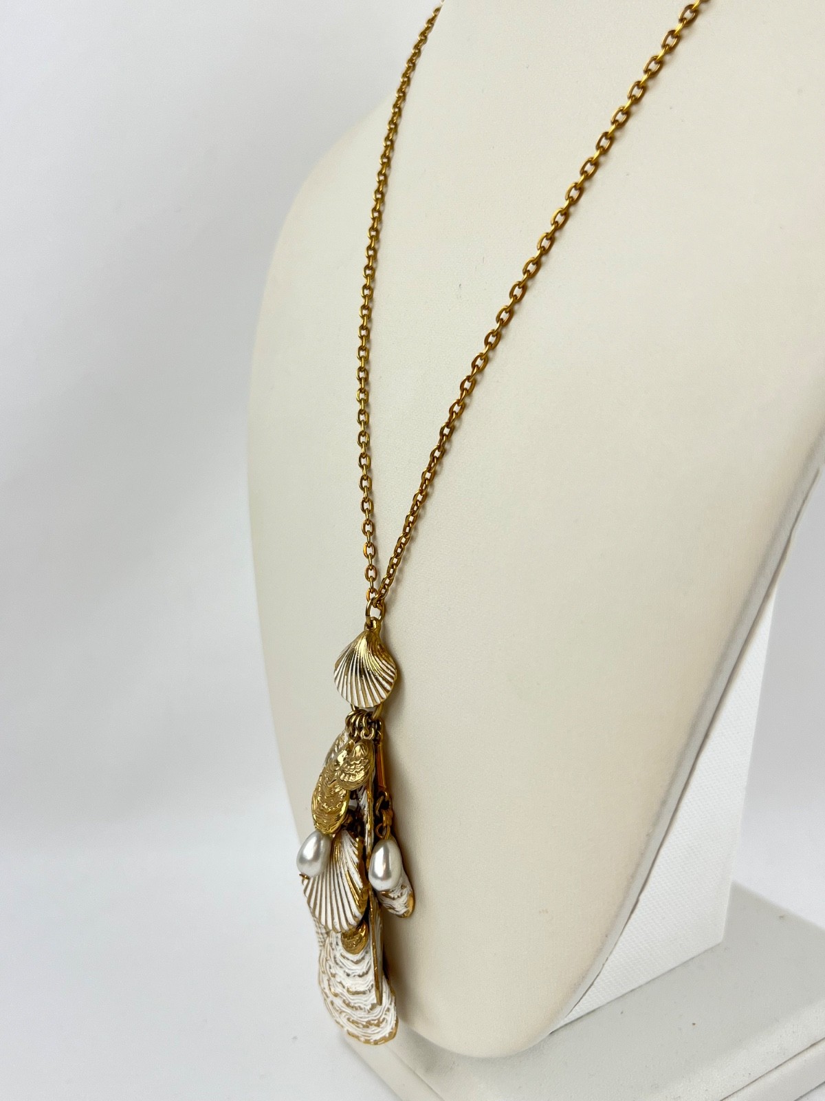 Vintage Gold tone with Enamel Sea Shells Pendants Charms Necklace Beach Ocean