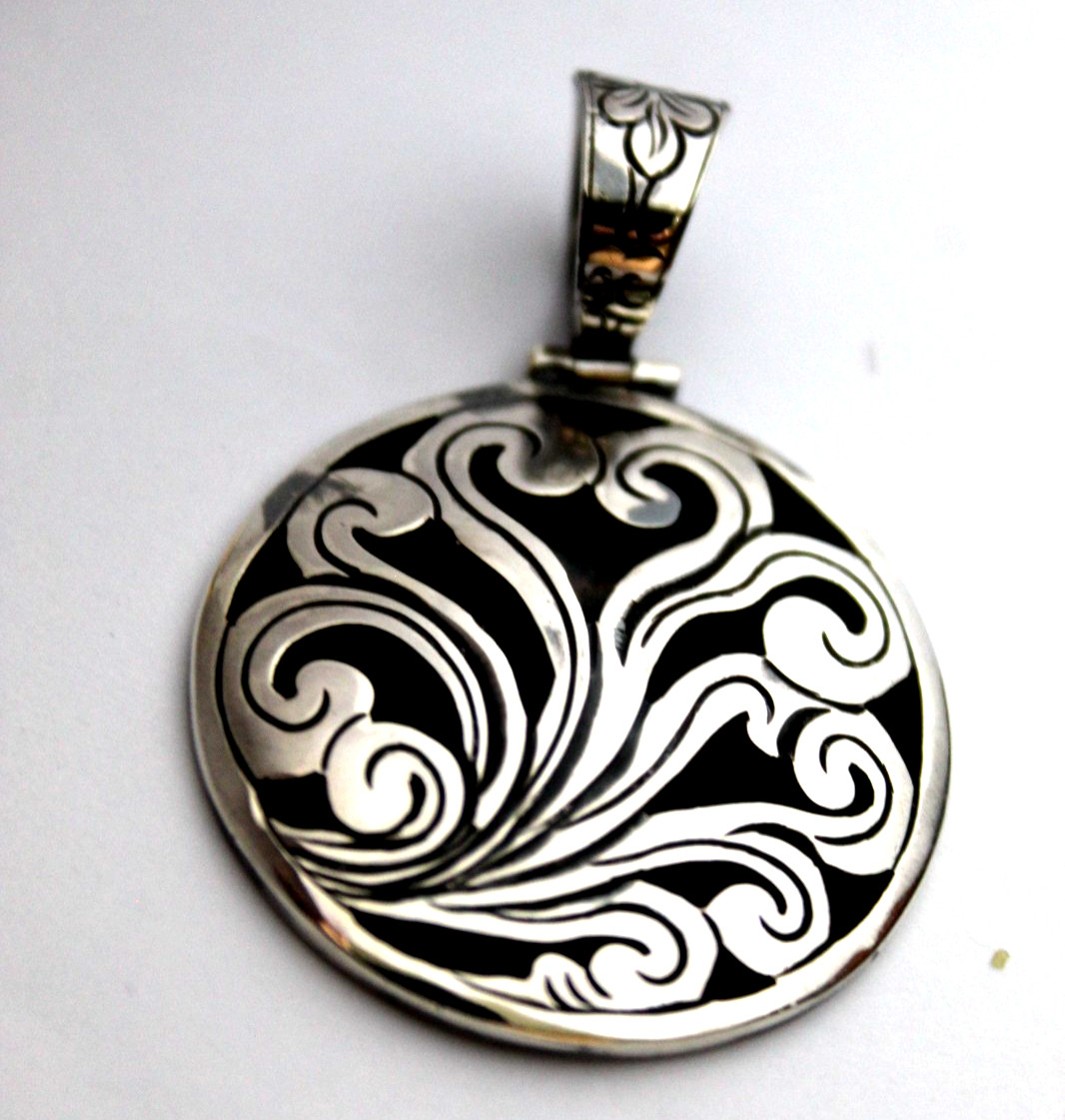STERLING SILVER SCROLLED OPENWORK HINGED BAIL PENDANT BLACKENED BACK PLATE 10.8g