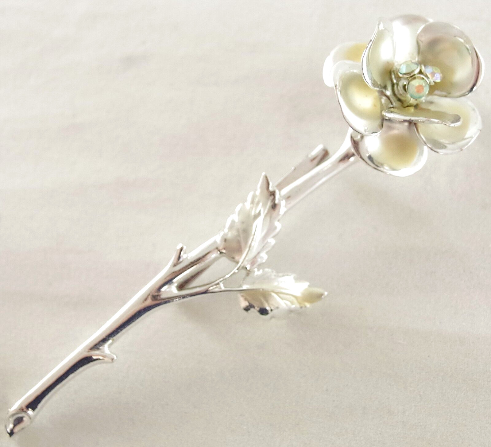 Minty! 4.25″ VTG 1960’s AB RHINESTONE LONG STEM FLOWER SILVER/ GOLD BROOCH/ PIN