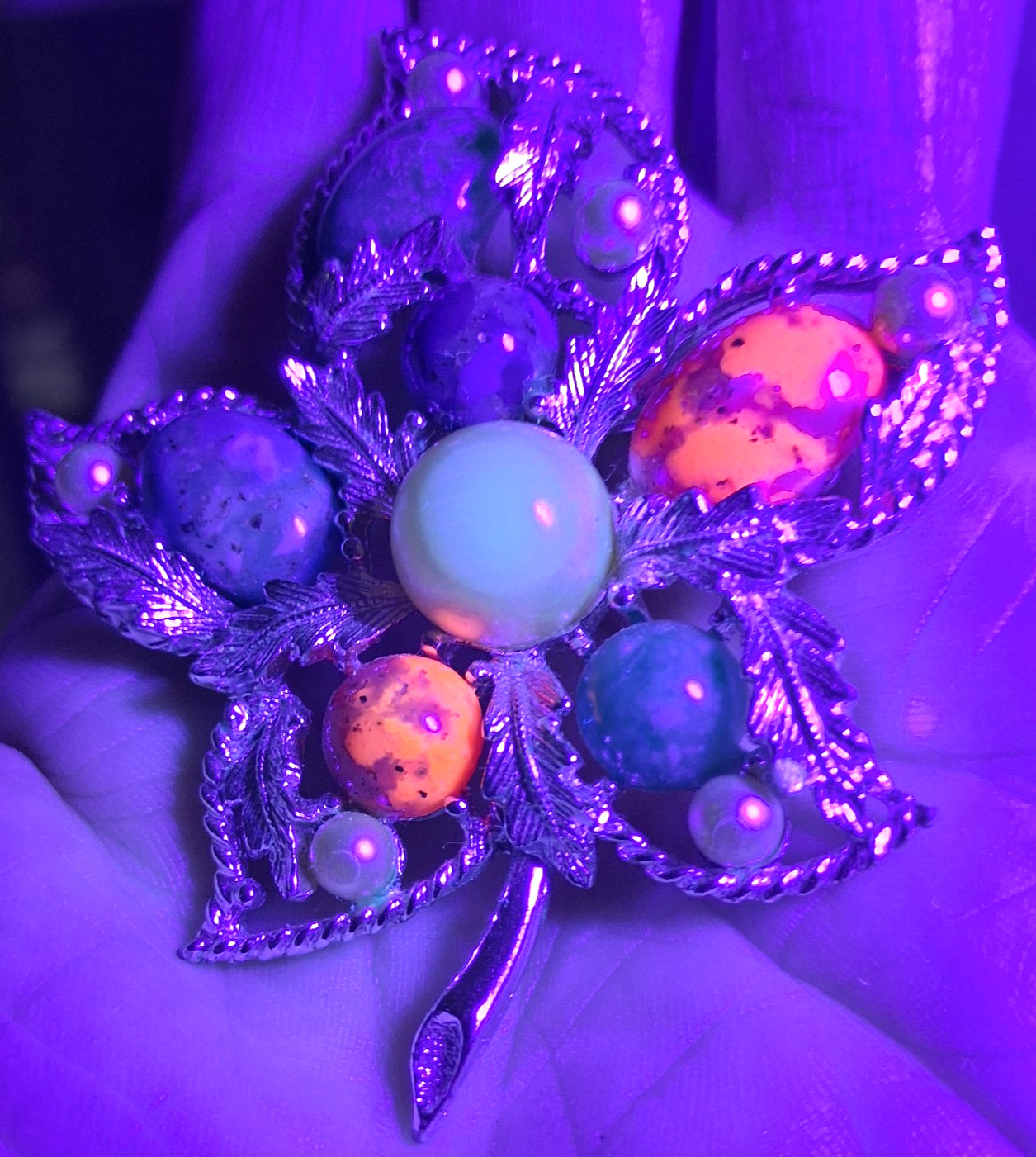 Vtg 1968 UV Glow SARAH COVENTRY Fantasy Brooch Silver Leaf Multicolor 3″ x 2.25″
