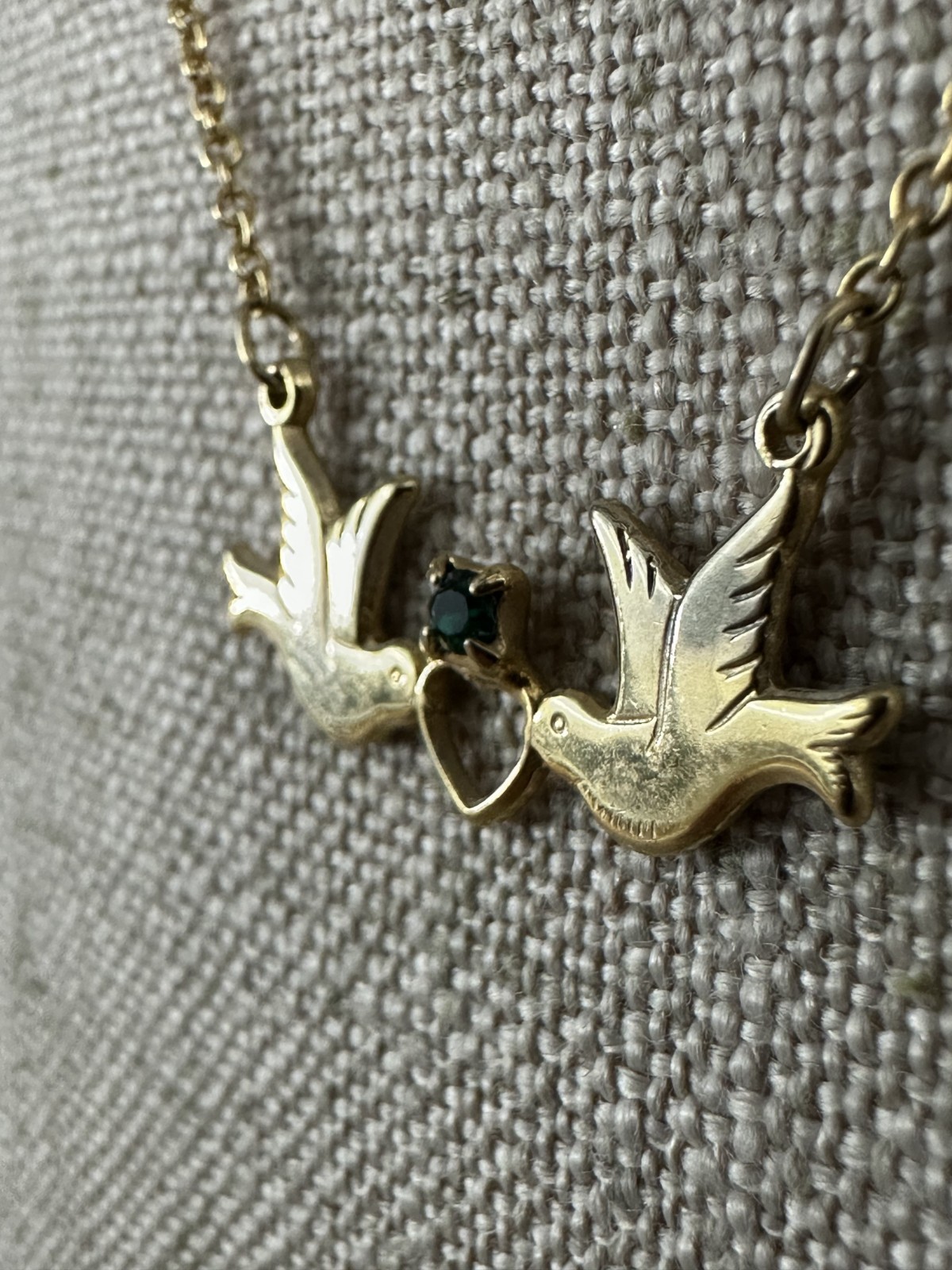 Vintage May Birthstone Emerald Green Rhinestone Love Birds Doves Heart Necklace