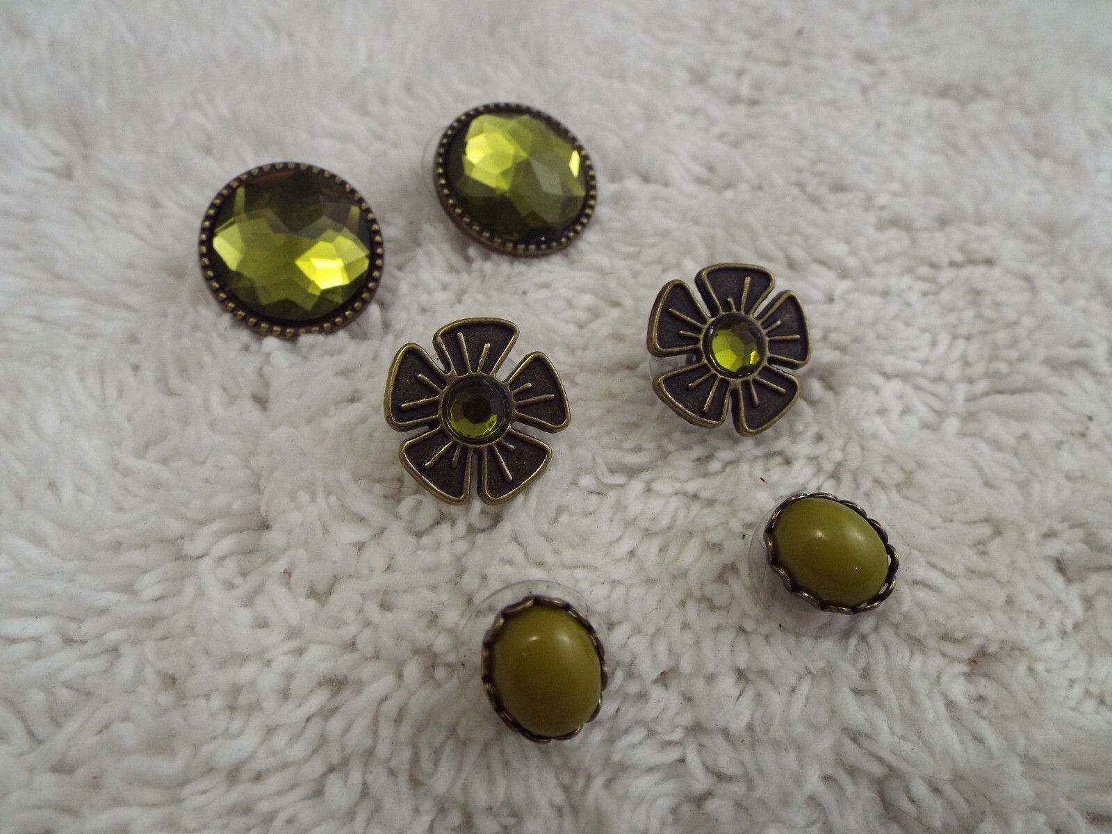 3 pr Brasstone Green Pierced Earrings (A53)