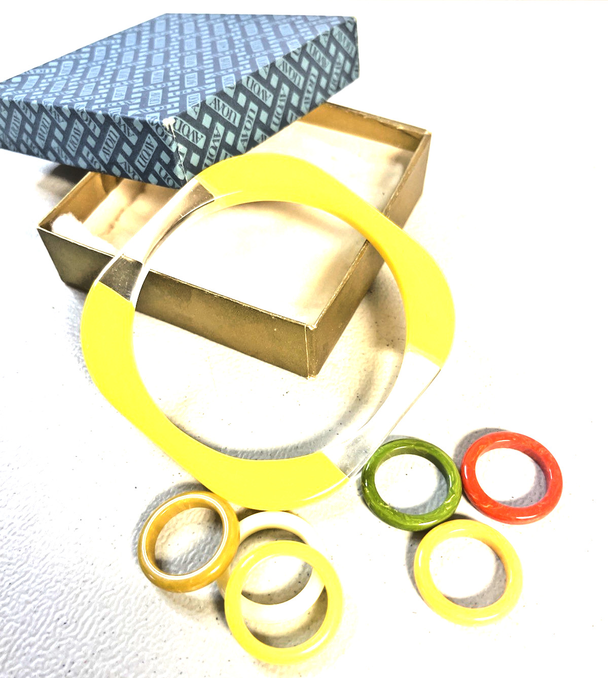 Plastic Lucite Bangle Bracelet Yellow Clear Laminate Mod Retro Spring 6 Rings