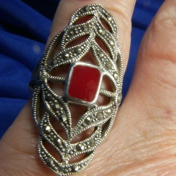 Coral & Marcasite 1 1/4″ 0.925 Sterling Silver estate traveling band Ring size 6
