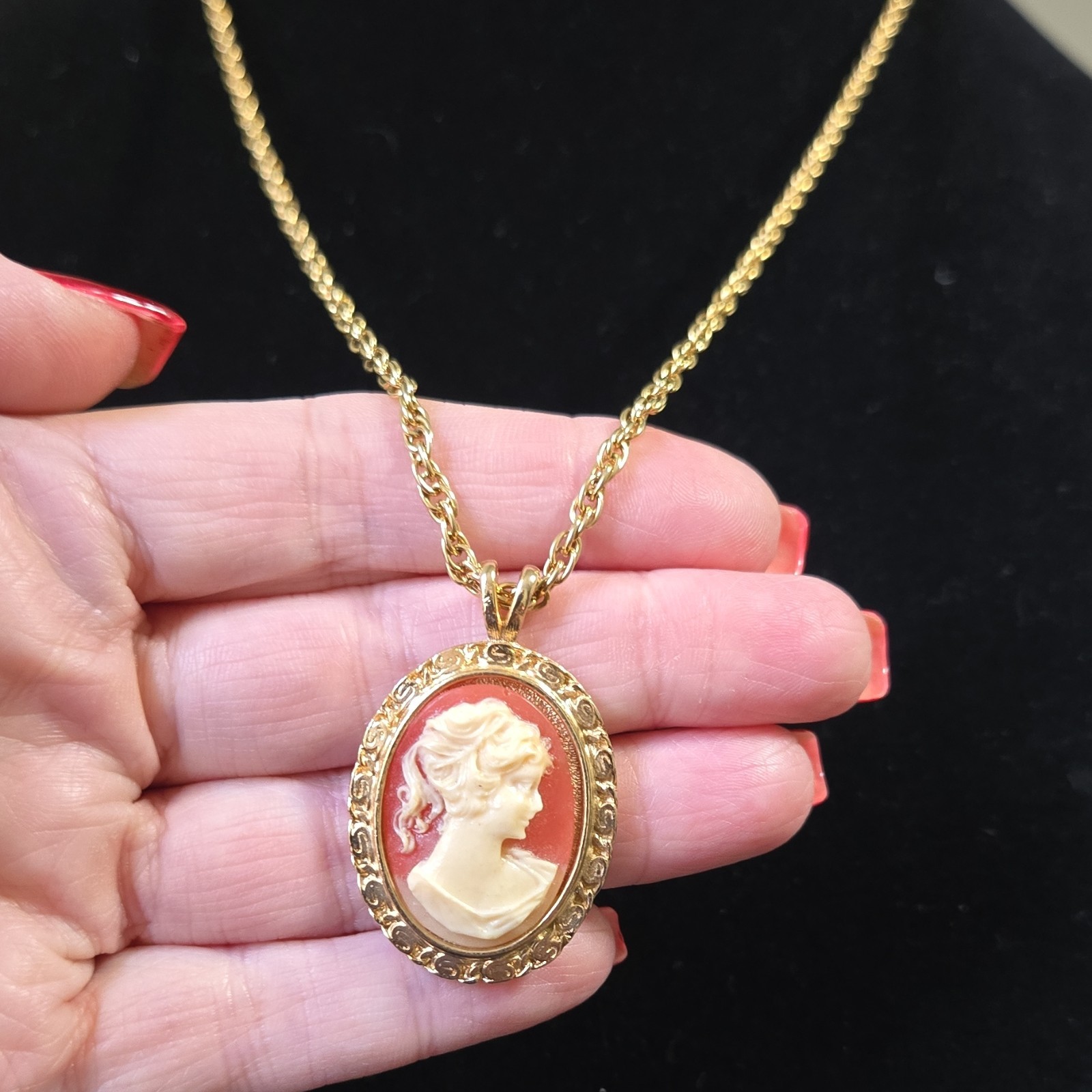 Gold Tone Oval Cameo Necklace Cream Orange Portrait Vintage Style