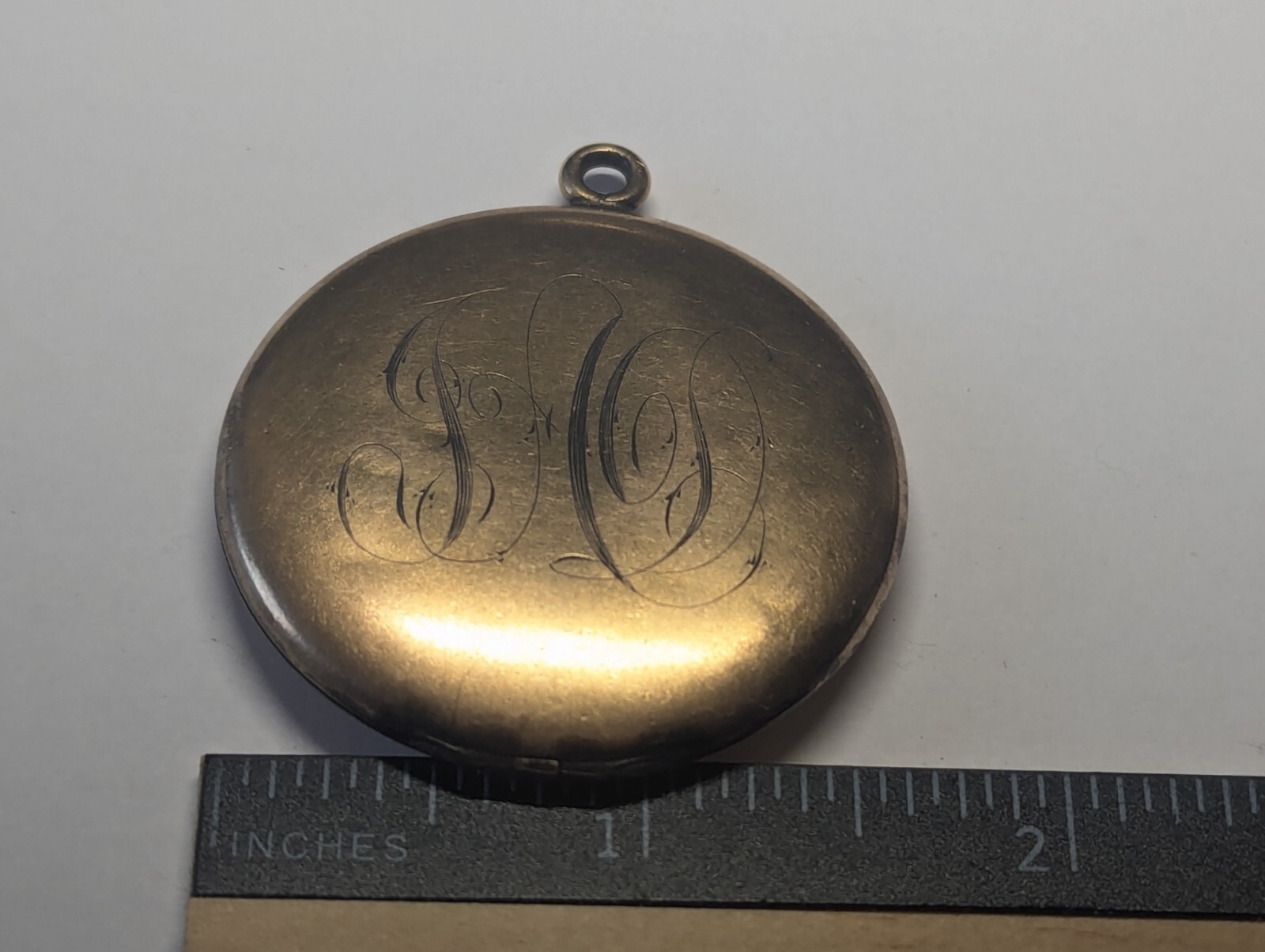 VINTAGE GOLD FILLED PHOTO PICTURE LOCKET PENDANT MONO ABOUT 1 10/16″ WIDE