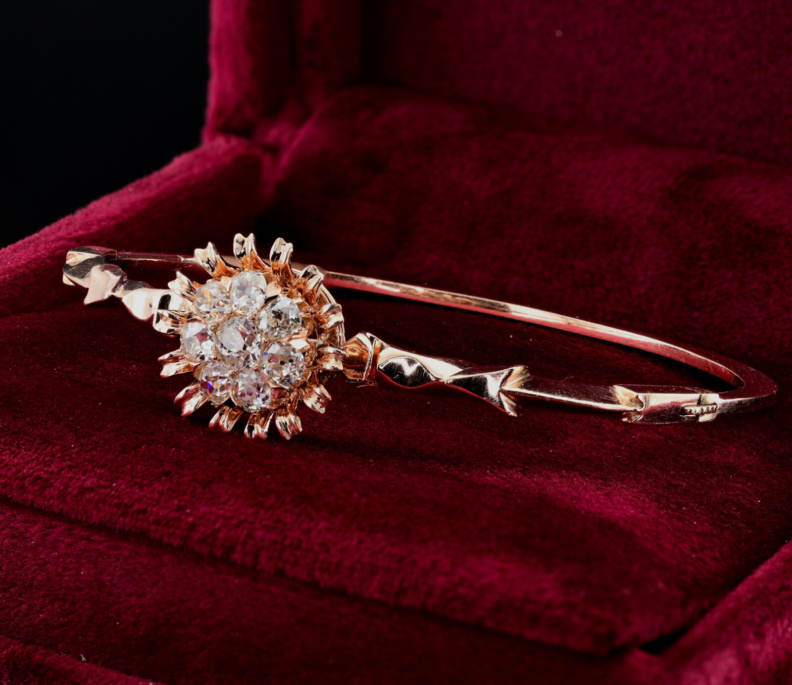 Victorian 2.50 Ct F/G VVS/VS Diamond Daisy Bangle