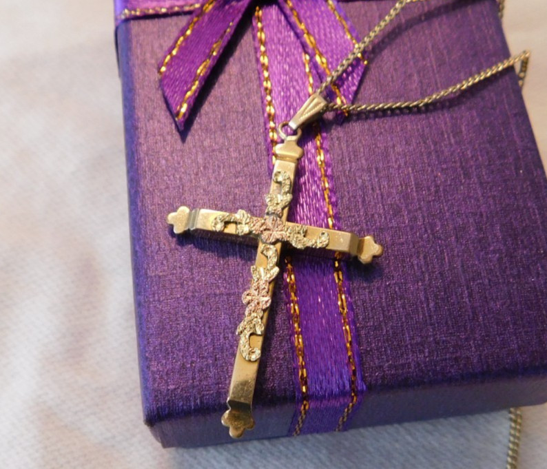 Antique 12K Gold Filled Cross Pendant Necklace