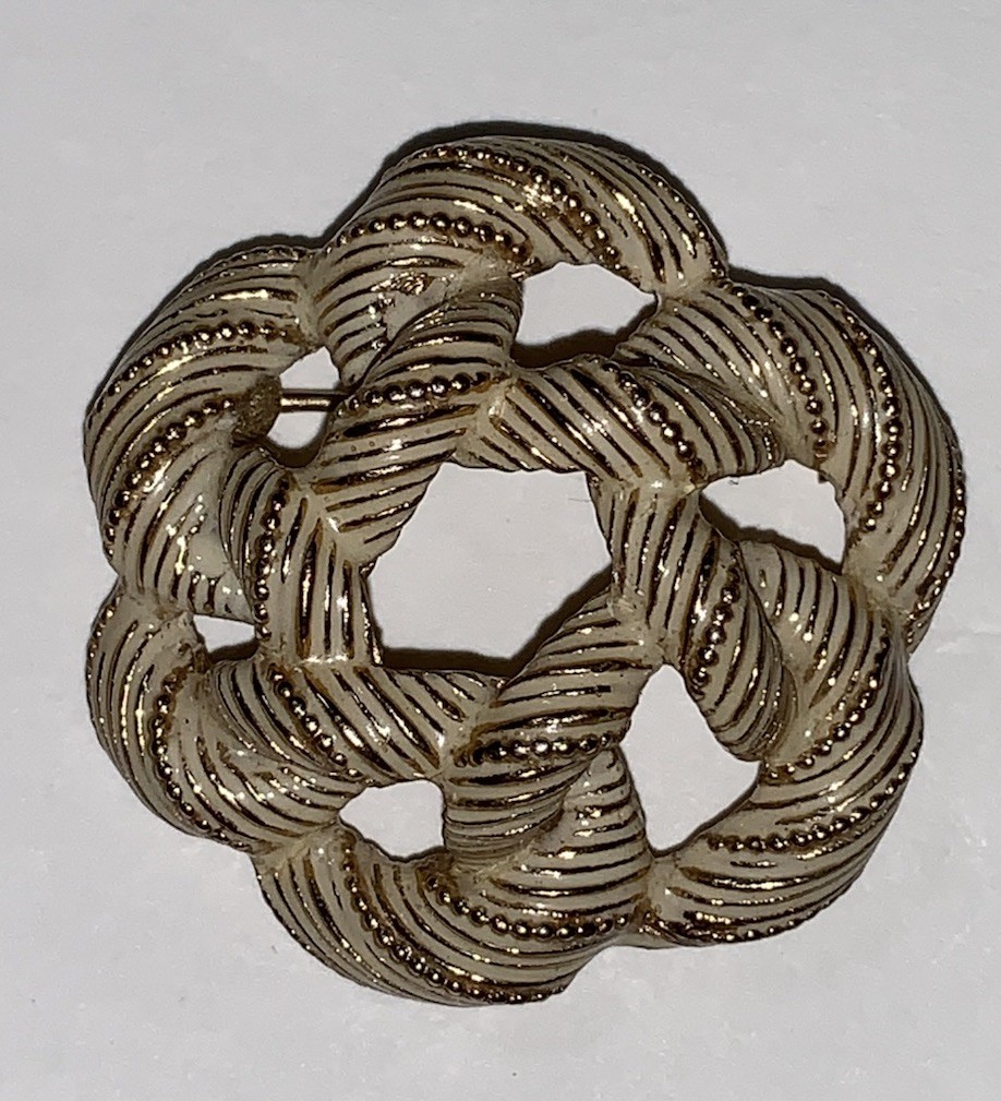 Vintage Gold Tone Love Knot Braided Brooch Pin Textured Interlocking Loops