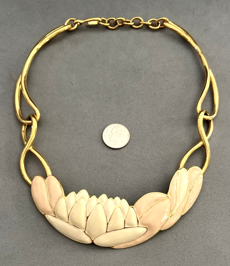 Vintage MONET Goldtone Pastel Enamel Lotus / Water Lilies Necklace 15 ~ 17″ Mint