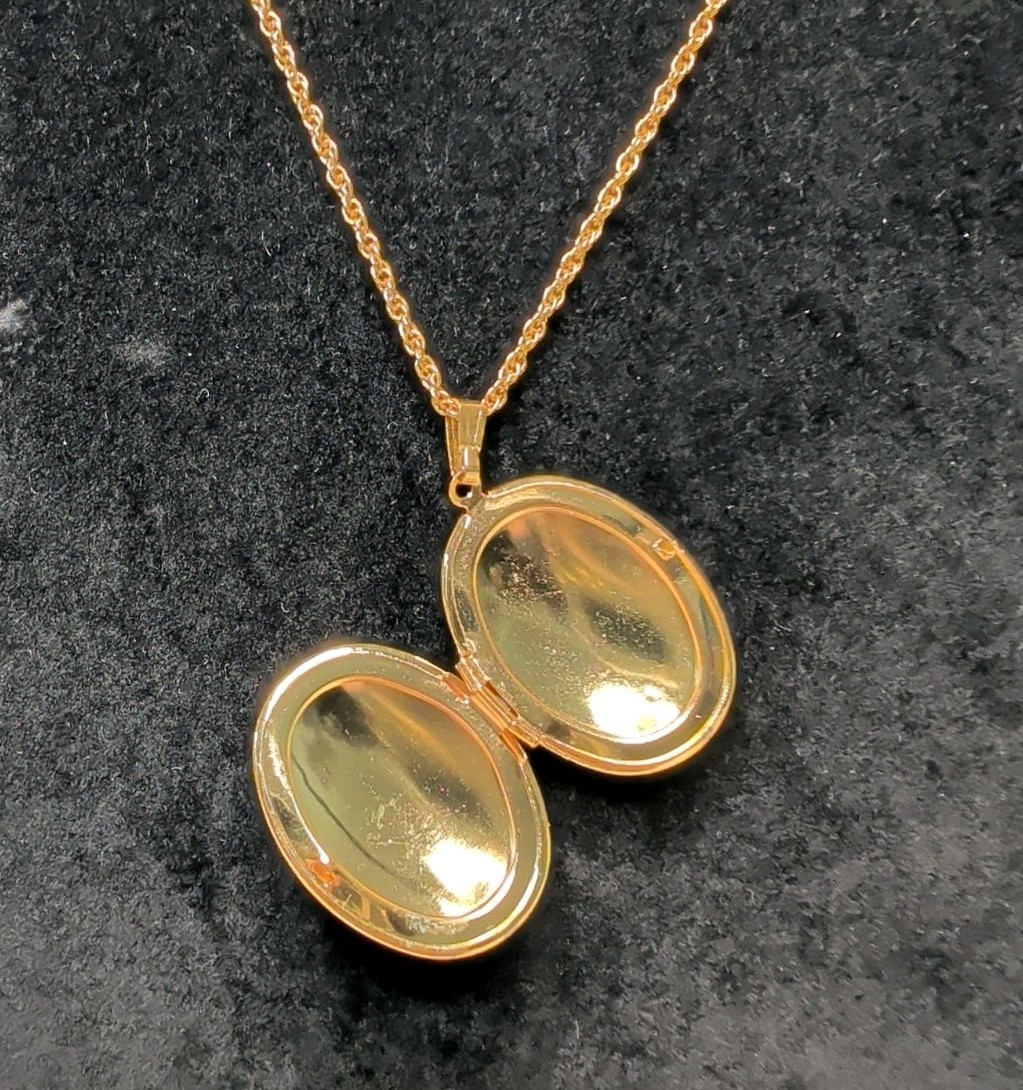 Vintage Pink Rose And Rhinestone Gold Tone Locket Pendant With Gold Tone Chain