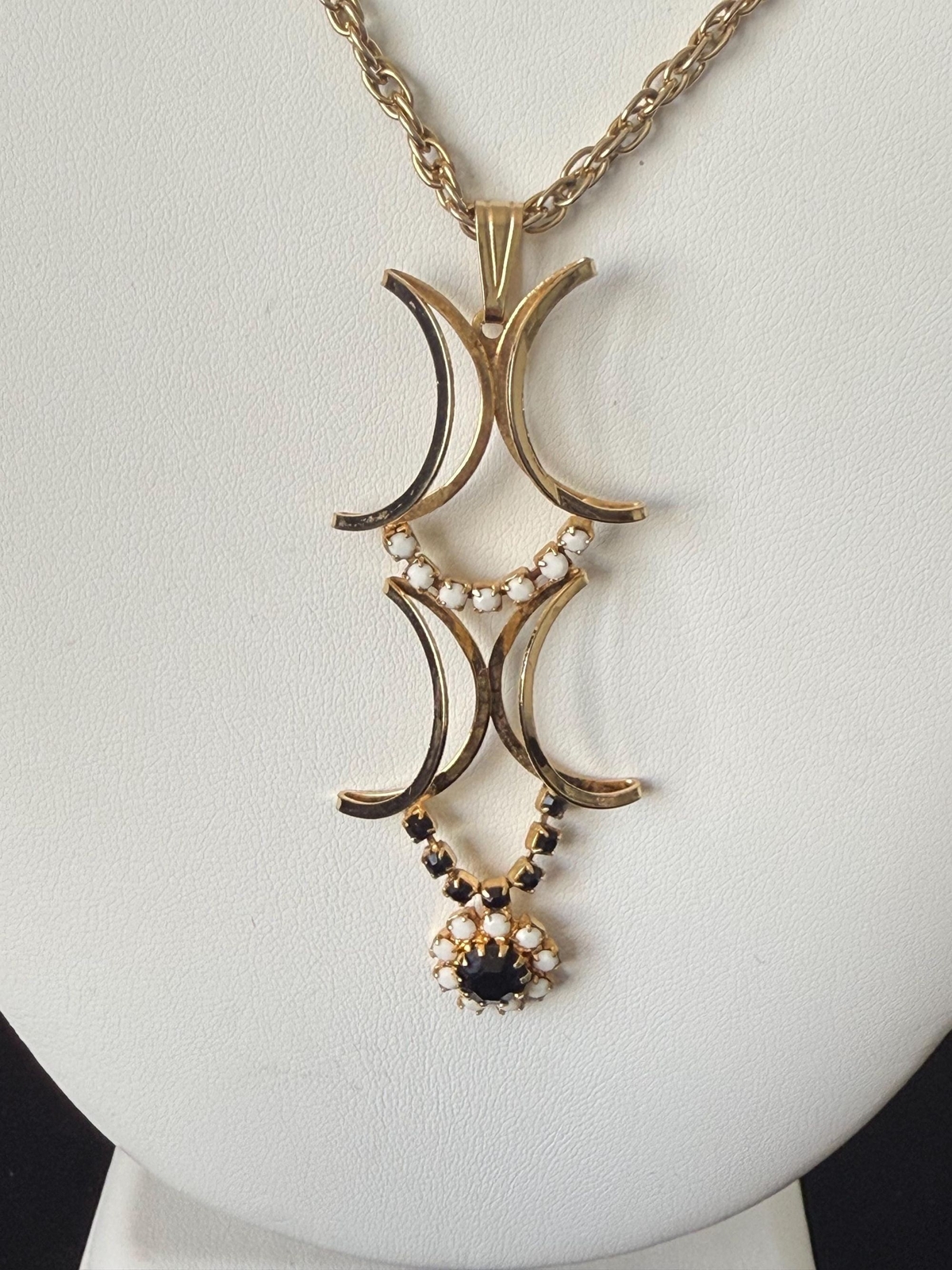 Vintage Art Deco Influence Gold tone Pendant and Chain Geometric Design Necklace