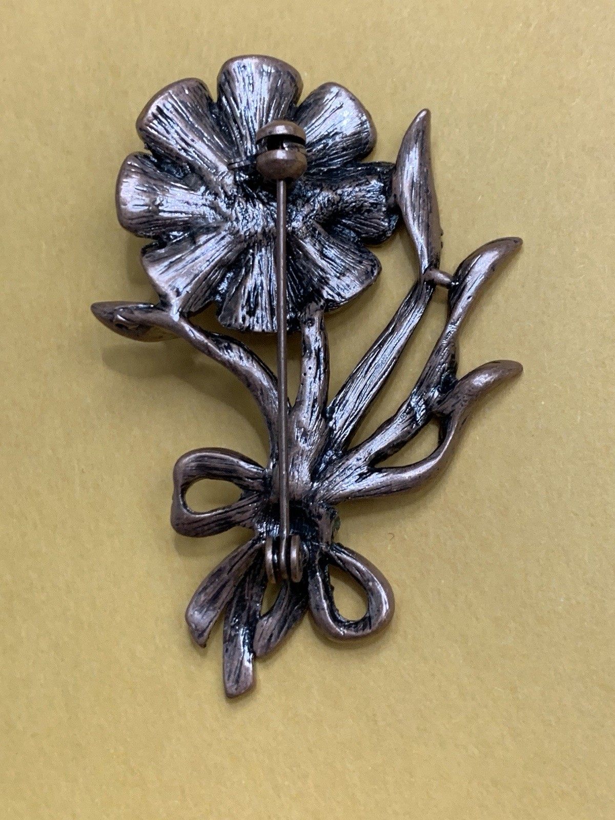 Vtg Flower Brooch Set In Dark Gunmetal With Shades Of Pink Rhinestones & Pearl