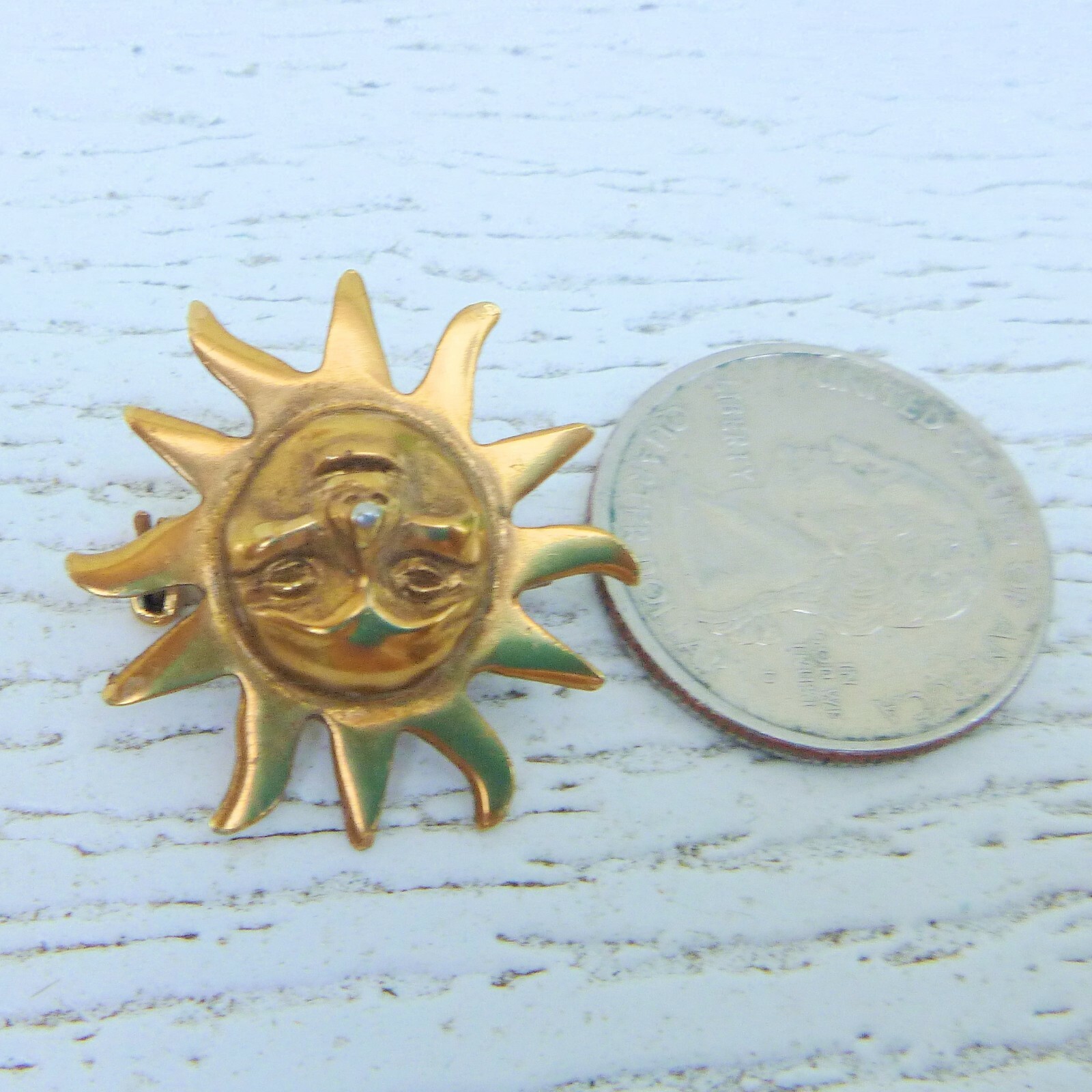 Alva Studios NY Vintage Smiling Sun God brooch gold tone Museum Replica LCE336