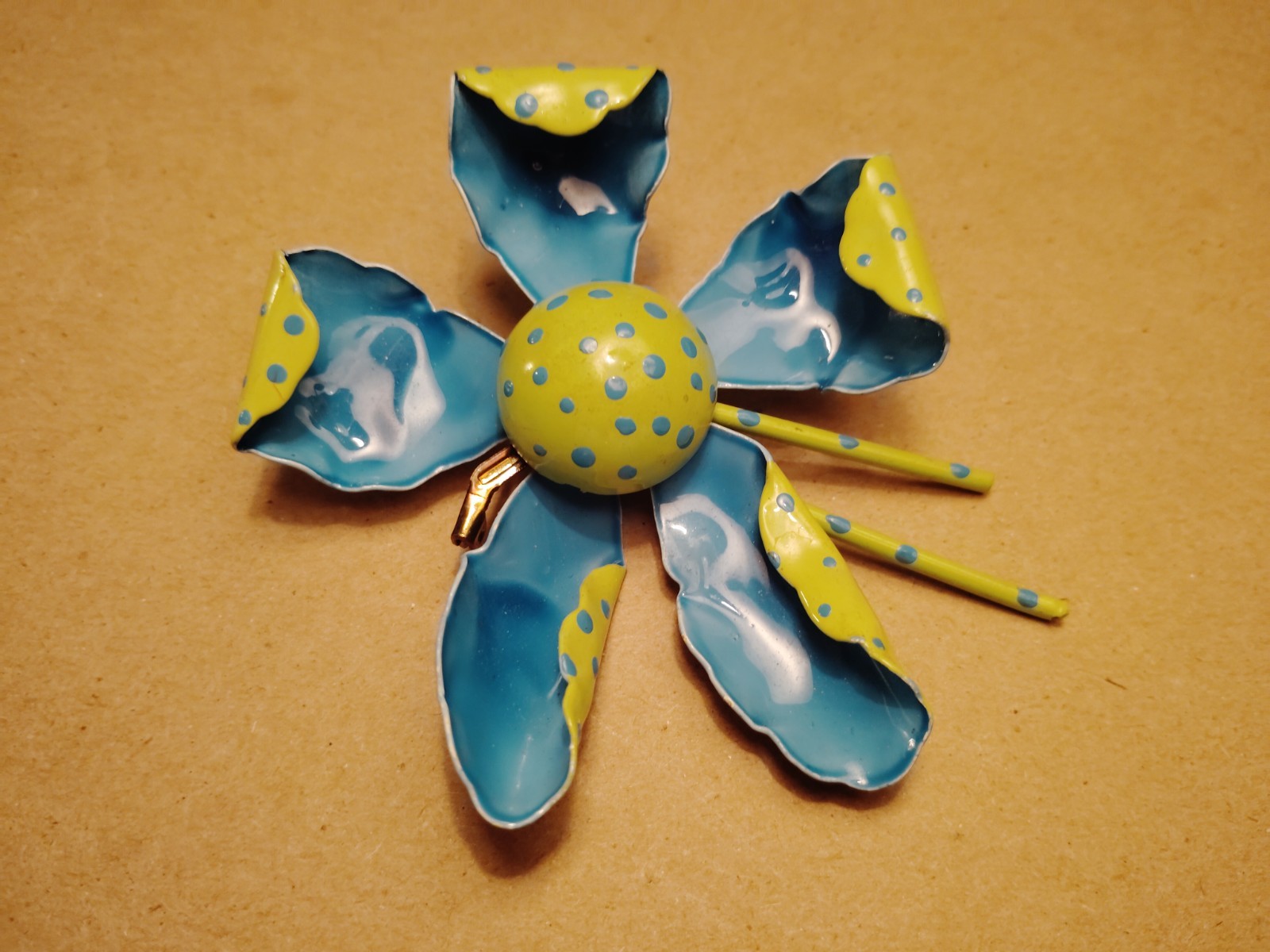 VTG 60s enamel on metal flower pin & clip earring set aqua blue lime green dots