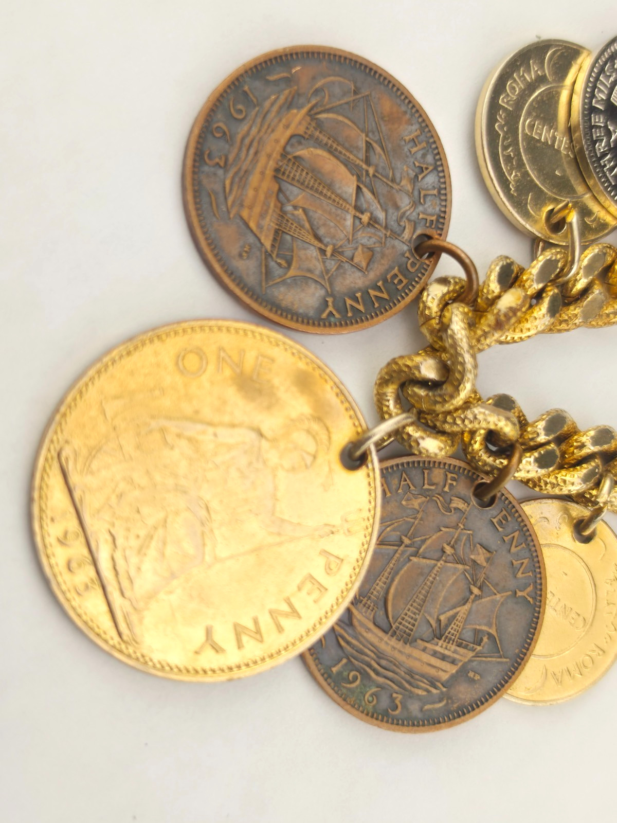 Vintage World Coins Charm 6.5″ Bracelet Faded Gold Tone Cuban Link Chain